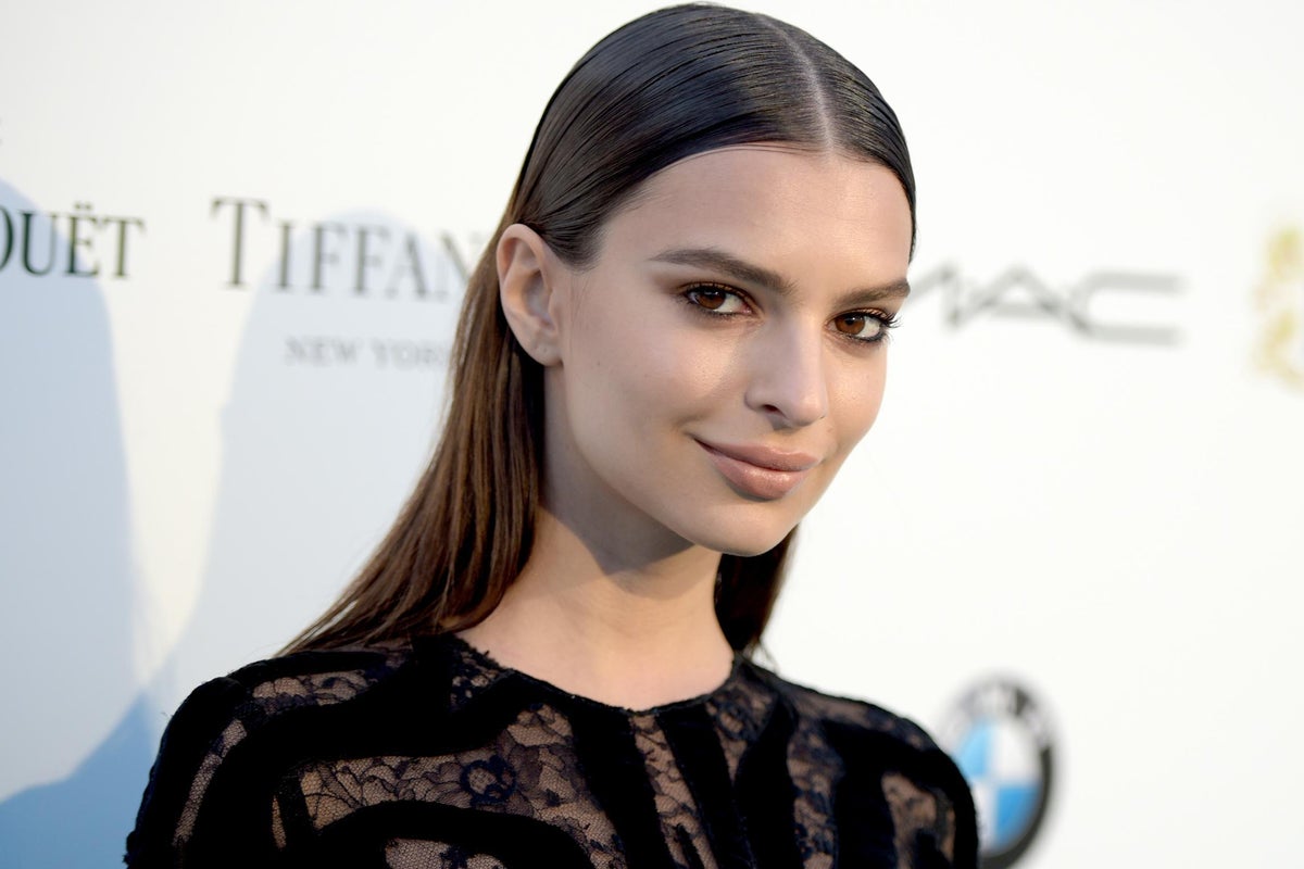Emily Ratajkowski defends friend after body-shaming trolls compare ...