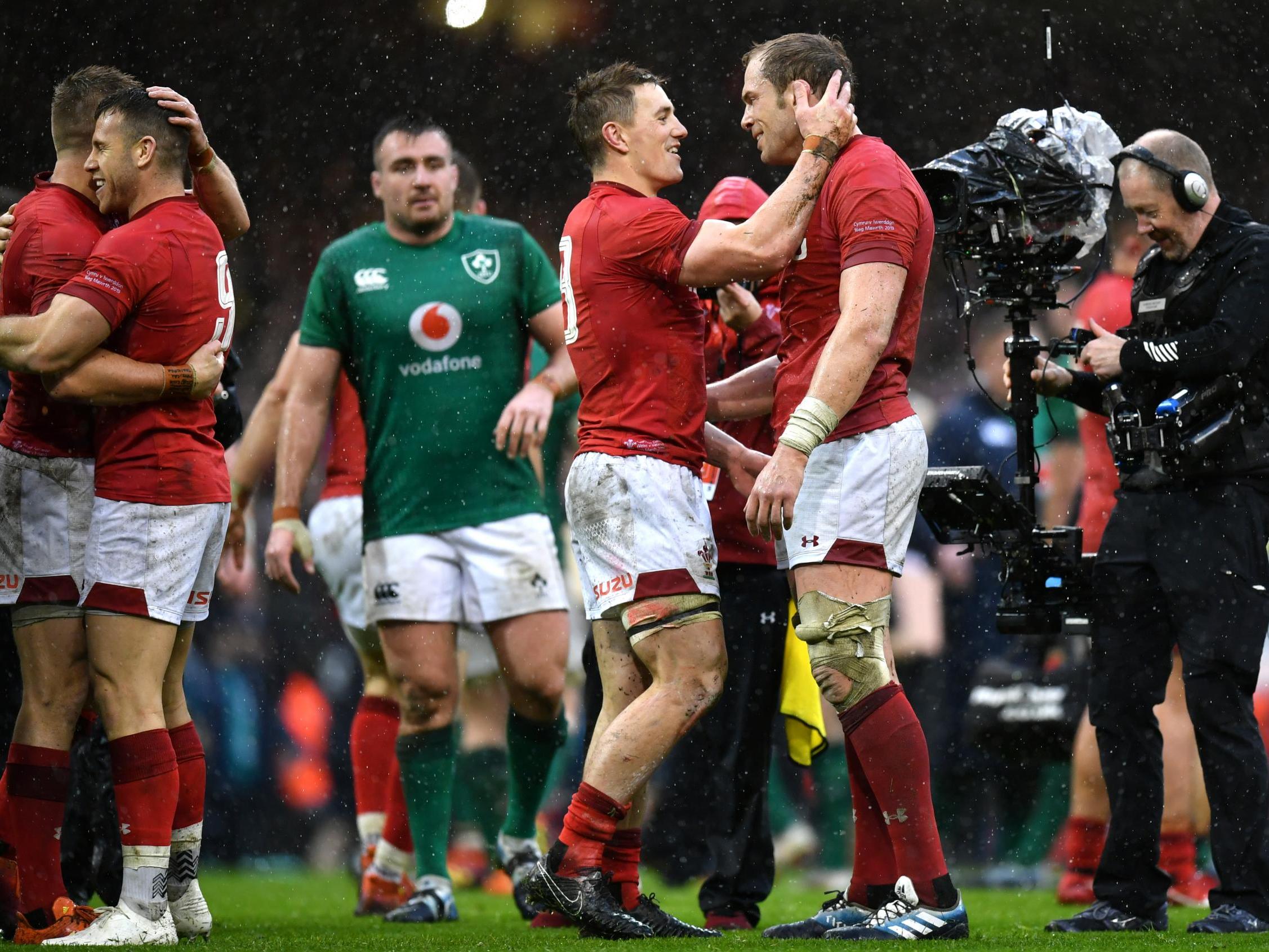 Jonathan Davies and Alun Wyn Jones celebrate the Grand Slam success