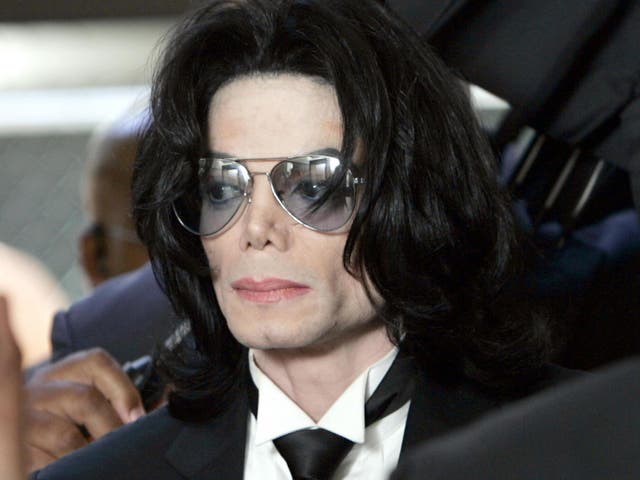 Michael Jackson prepares to enter the Santa Barbara County Superior Court to hear the verdict read in his child molestation case on 13 June, 2005 in Santa Maria, California.