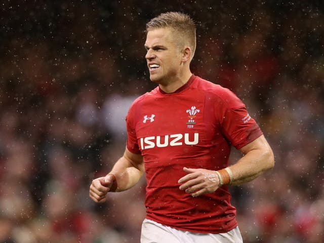 Gareth Anscombe has called on Wales to sort out its domestic mess or risk losing players to England