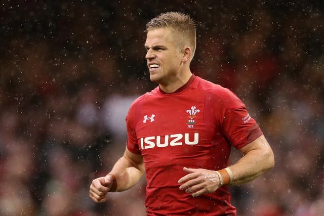 Gareth Anscombe has called on Wales to sort out its domestic mess or risk losing players to England