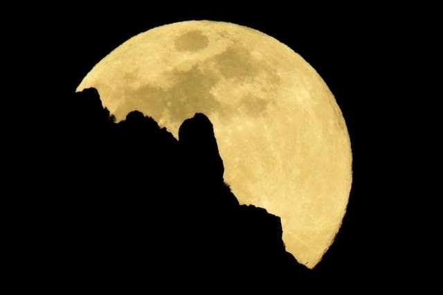 Blue Moon 2019 Rare Flower Full Moon Tonight Will Last Of Its Kind This Decade The Independent The Independent