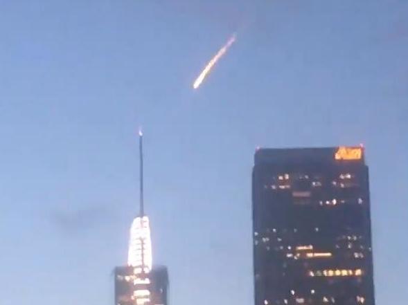 Fireball Spotted Flying Through La Sky Prompts Bewilderment The