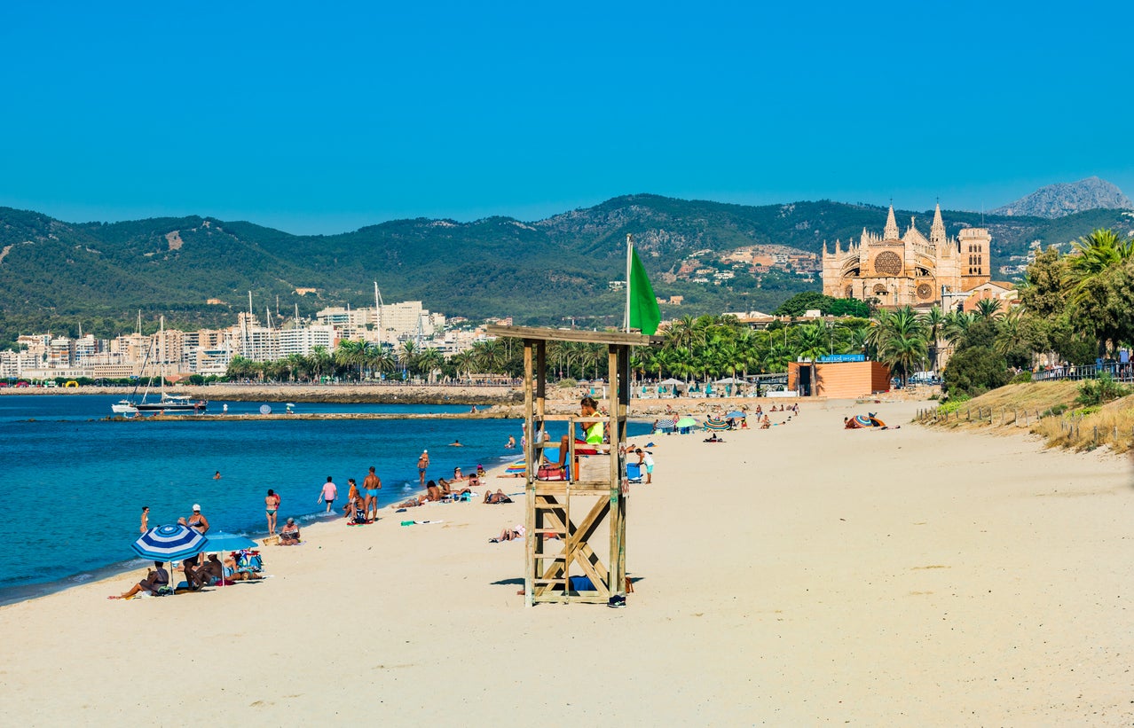Mallorca To Fine Tourists And Bars 3 000 For Breaking Rules In