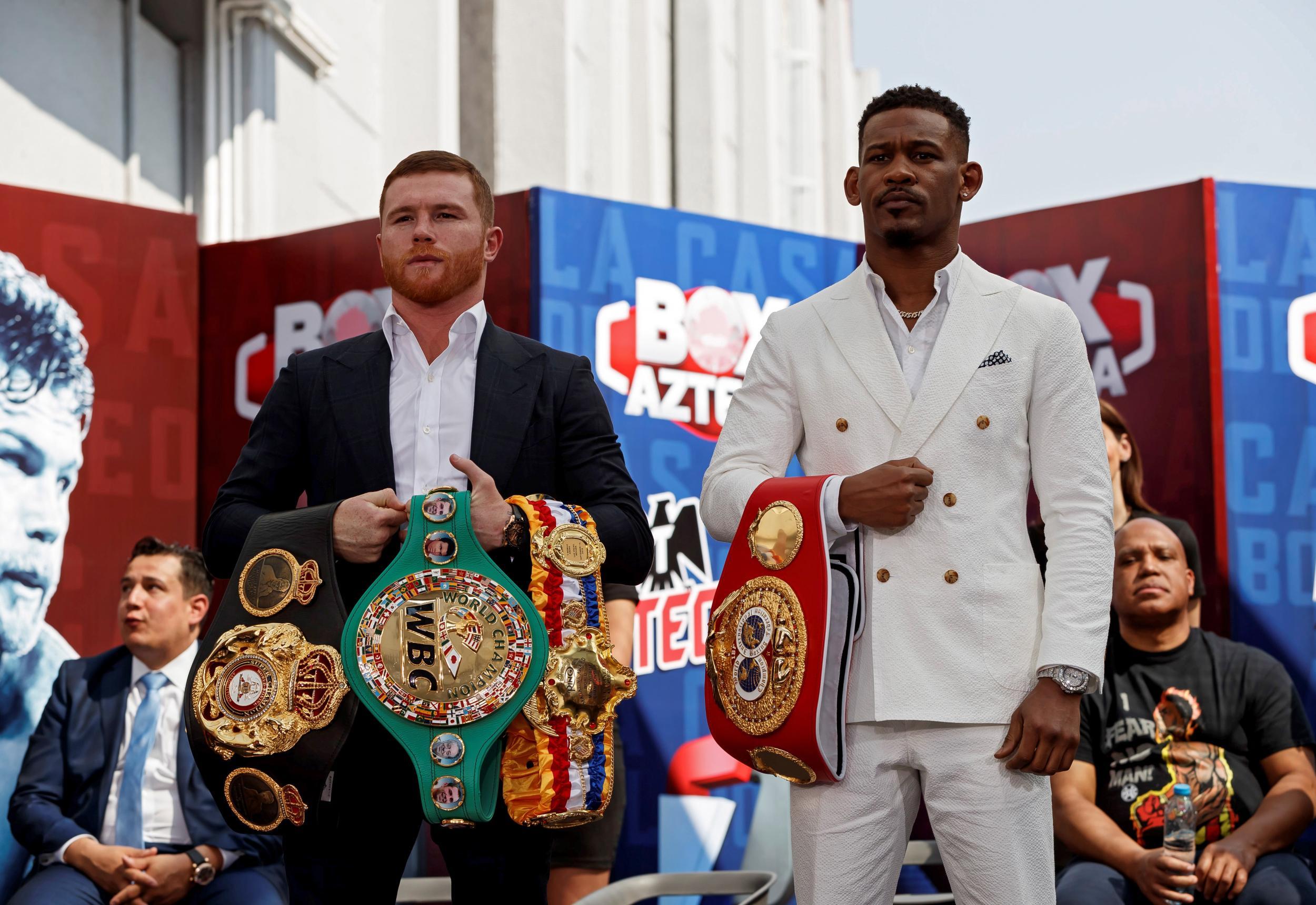 Canelo and Jacobs show off their gold (EPA)