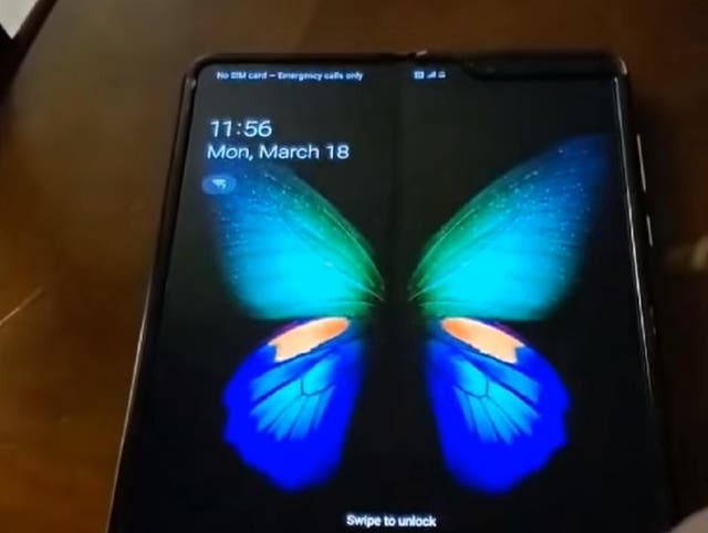 A video of the Samsung Galaxy Fold shows a seam across the main foldable screen