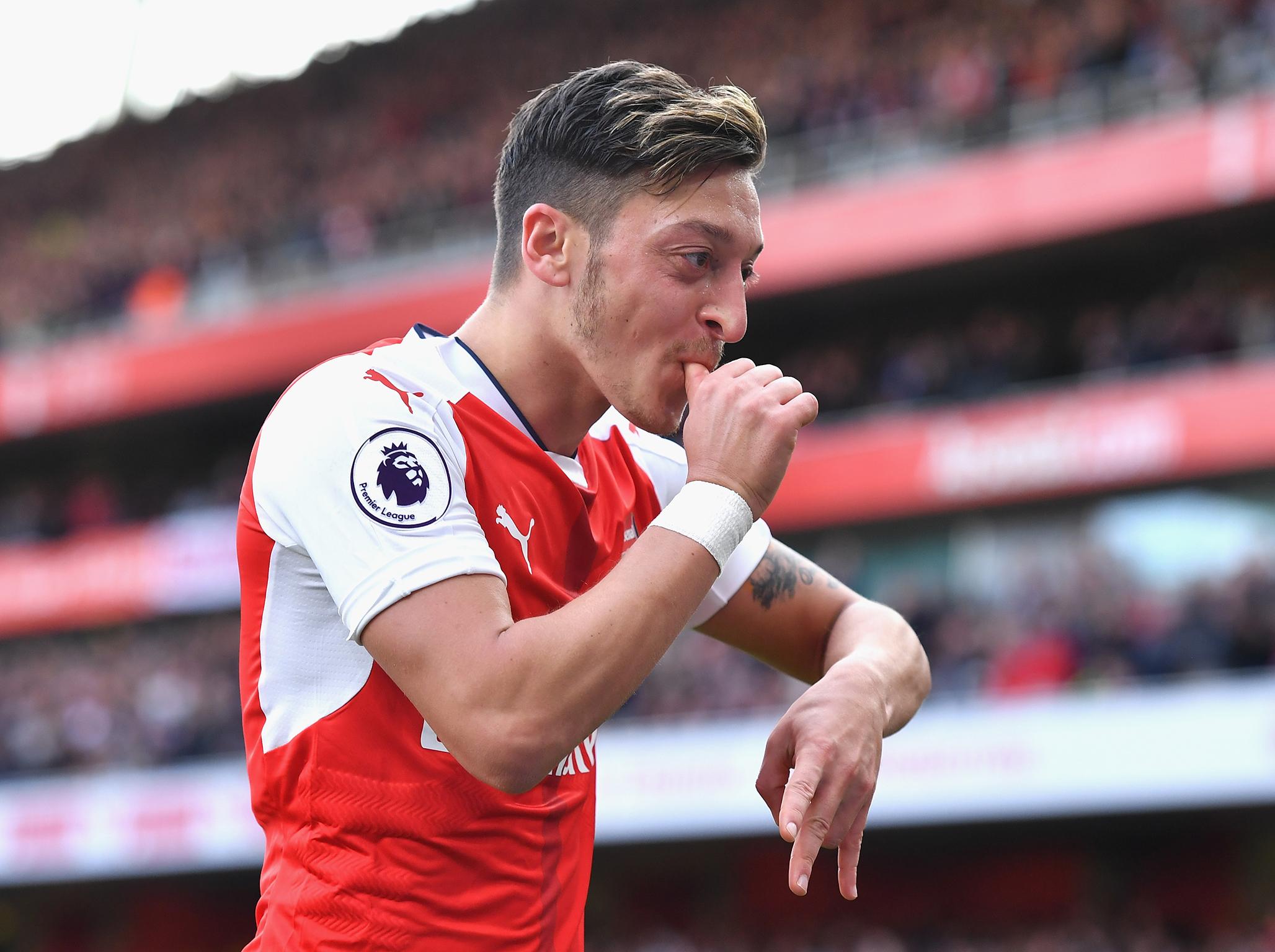 Unai Emery praised Mesut Ozil’s mentality (Getty)