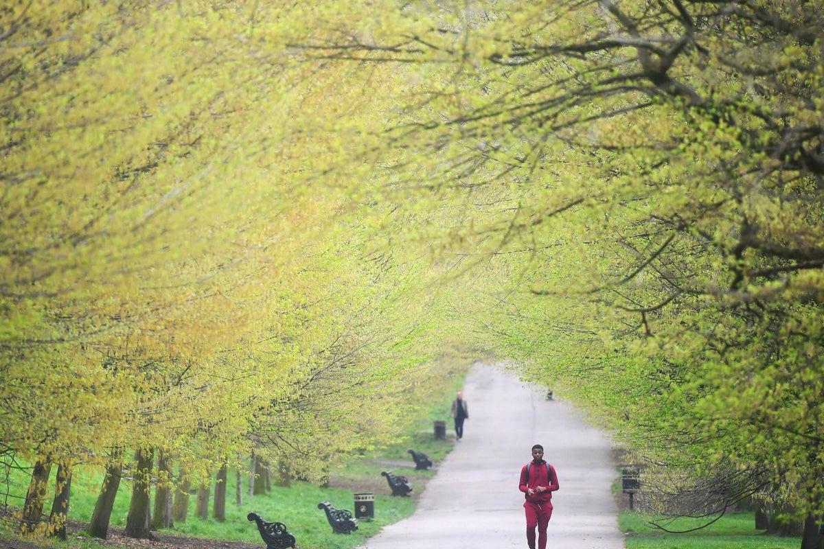 UK weather forecast: April showers and cold nights mark start of ...