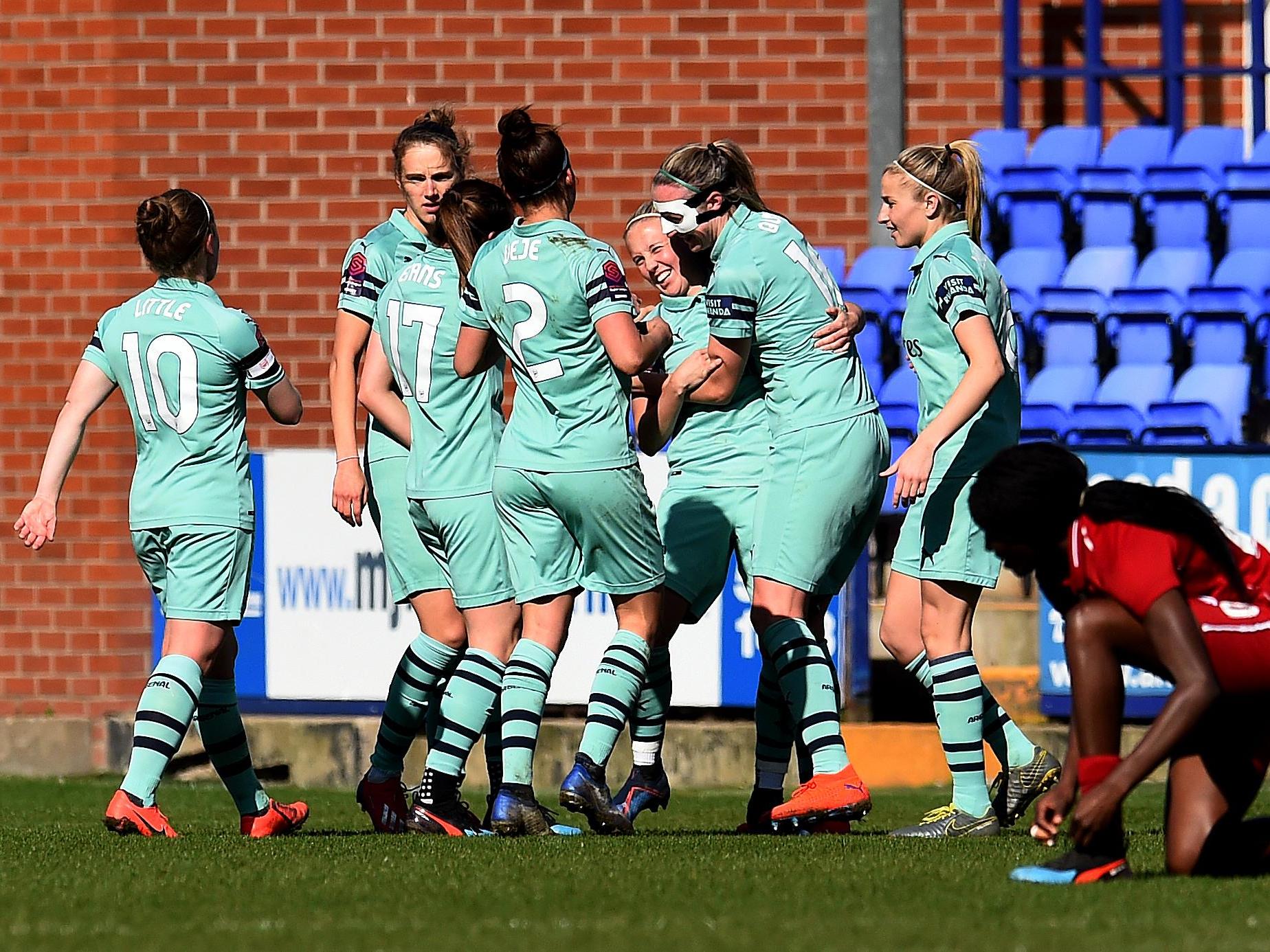 Beth Mead celebrates scoring Arsenal's third goal of the game