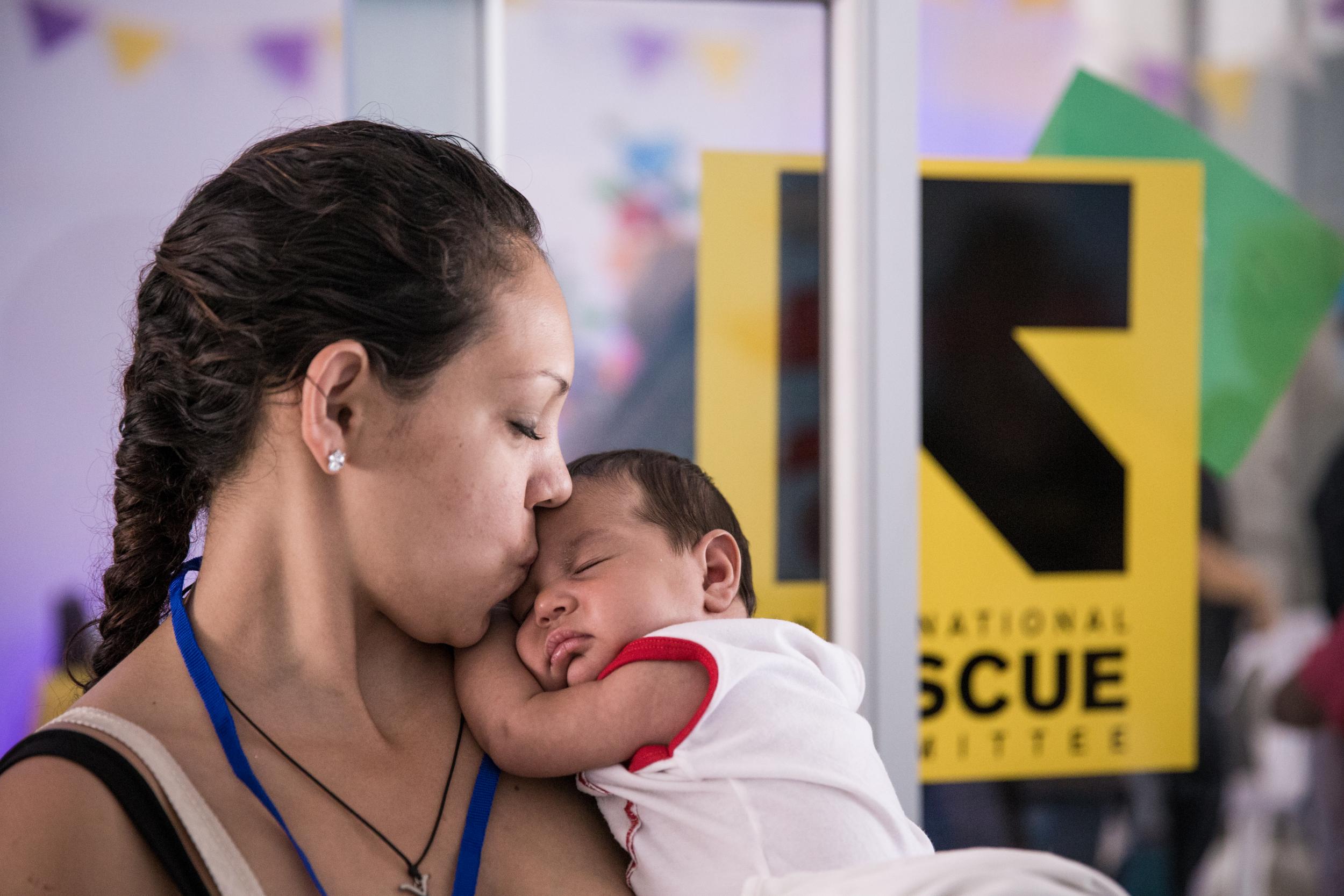 A Venezuelan mother kisses her young child at IRC’s centre in Cucuta, Colombia, where she is receiving support