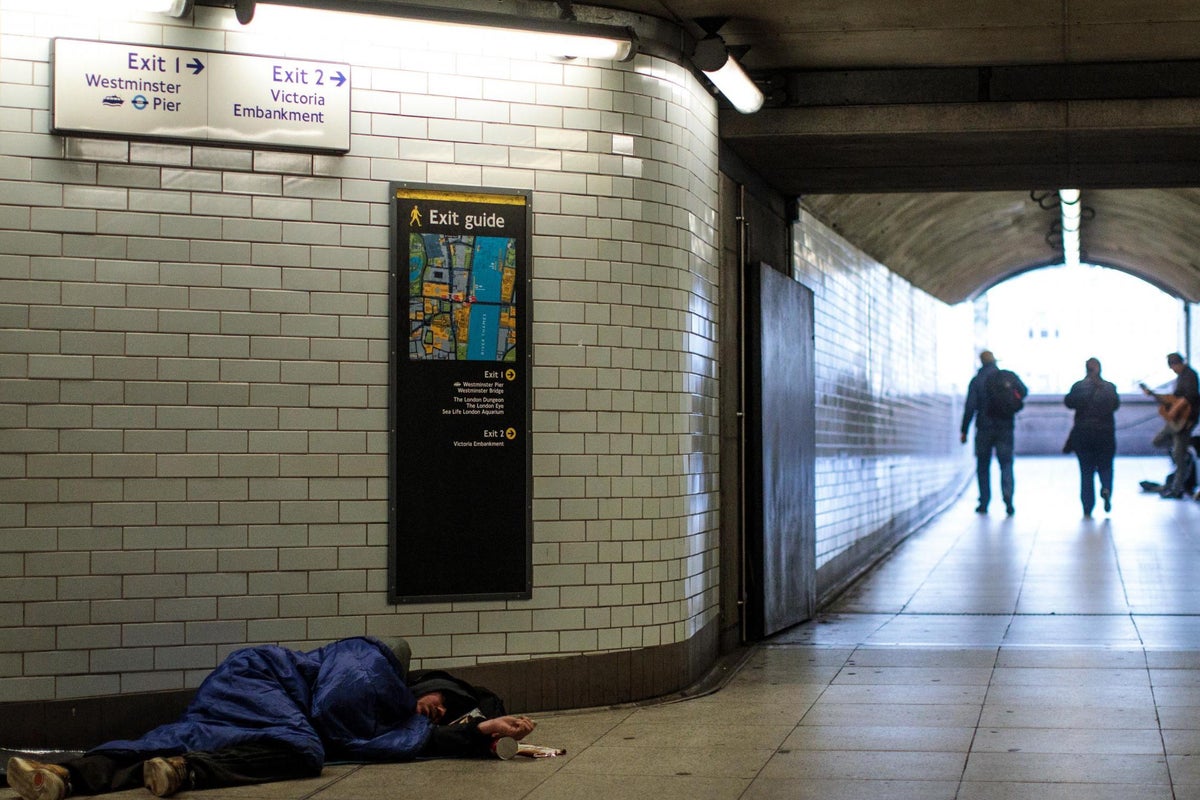 Rough sleeping in London hits record high as 100 people become street ...