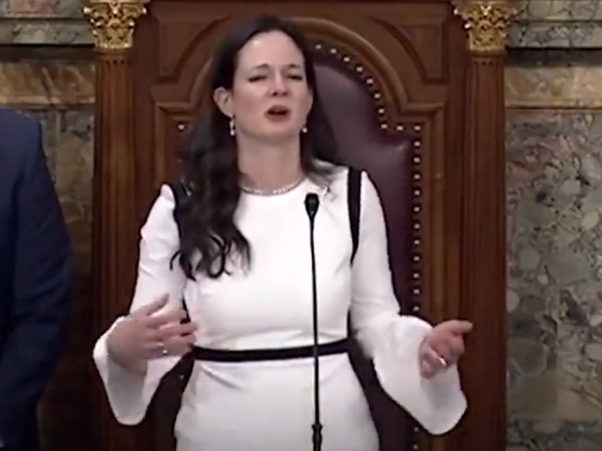 Stephanie Borowics thanks Trump in prayer ahead of swearing in of Muslim congresswoman