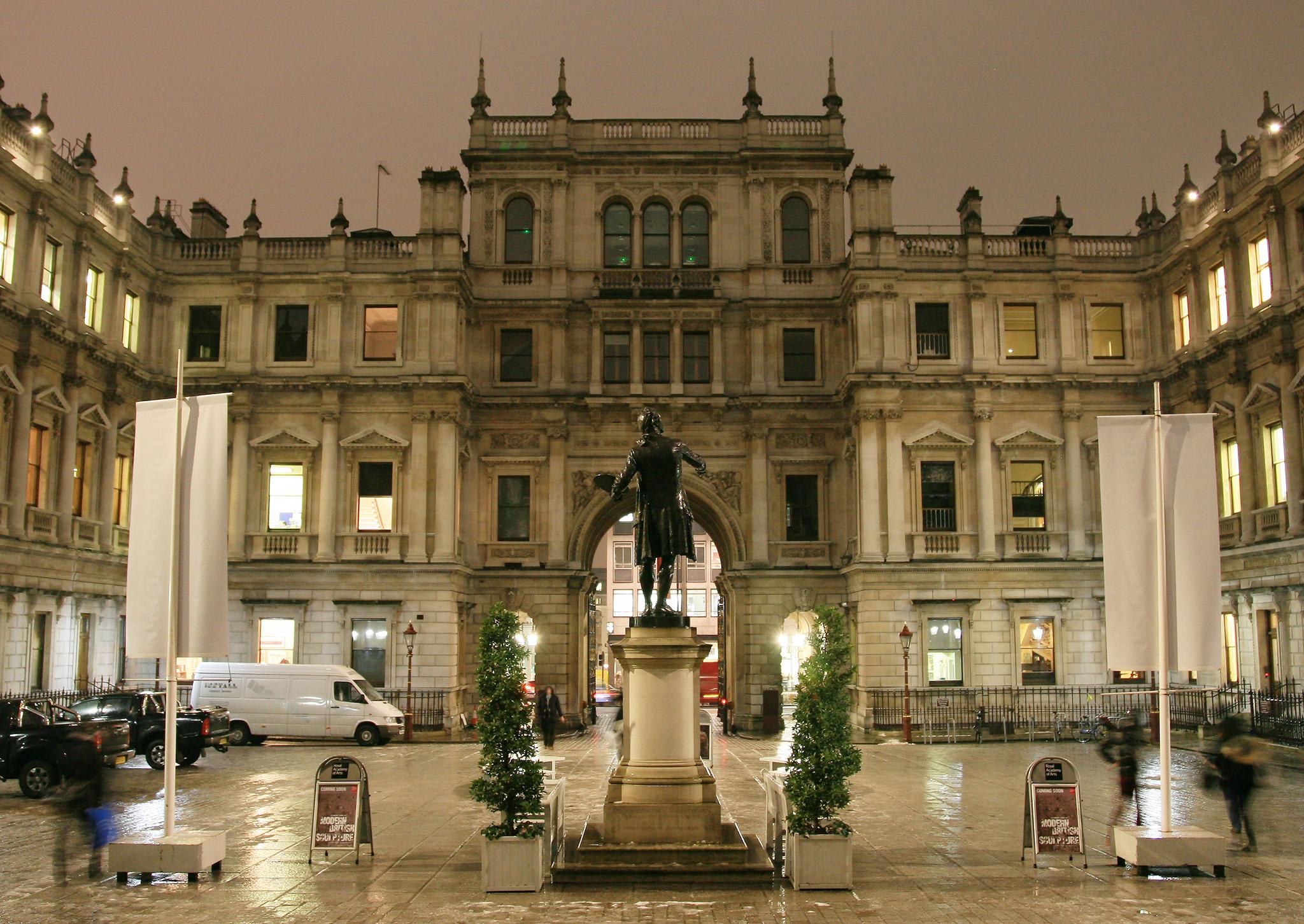 Royal academy of arts. Королевская Академия художеств Пикадилли. Королевская Академия художеств в Англии. Королевская Академия в Лондоне. Лондонская Академия художеств.