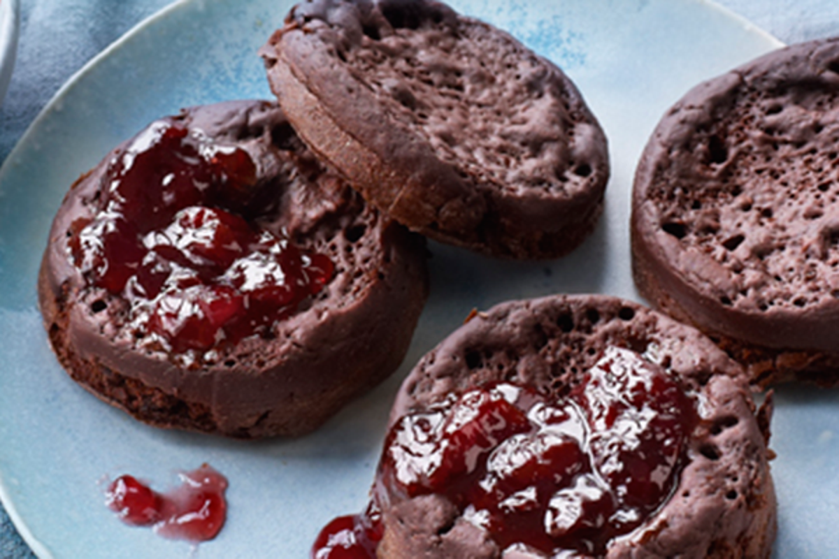 How to make Paul Hollywood's chocolate crumpets from Great Celebrity Bake Off