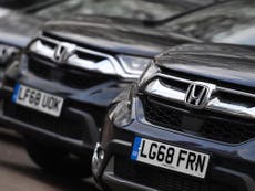 UK car production slumps 15% as industry makes Brexit plea