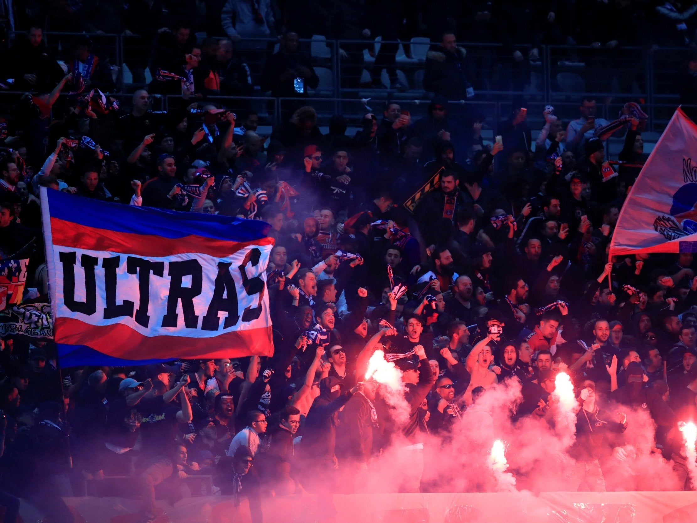 The PSG ultras make themselves heard