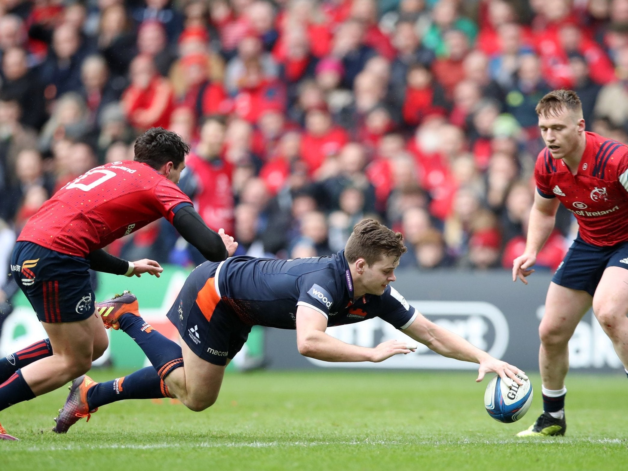 Chris Dean scored to put Edinburgh in front before the Munster fightback