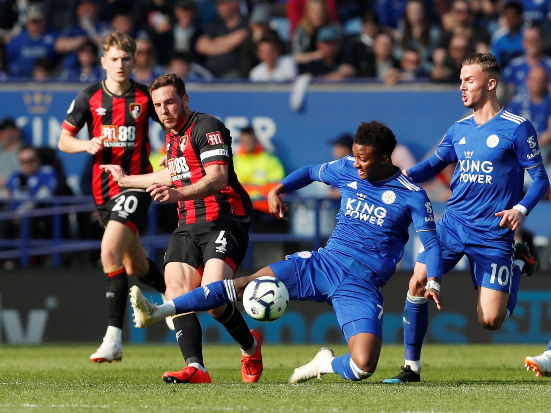 Demarai Gray puts in a challenge on Dan Gosling