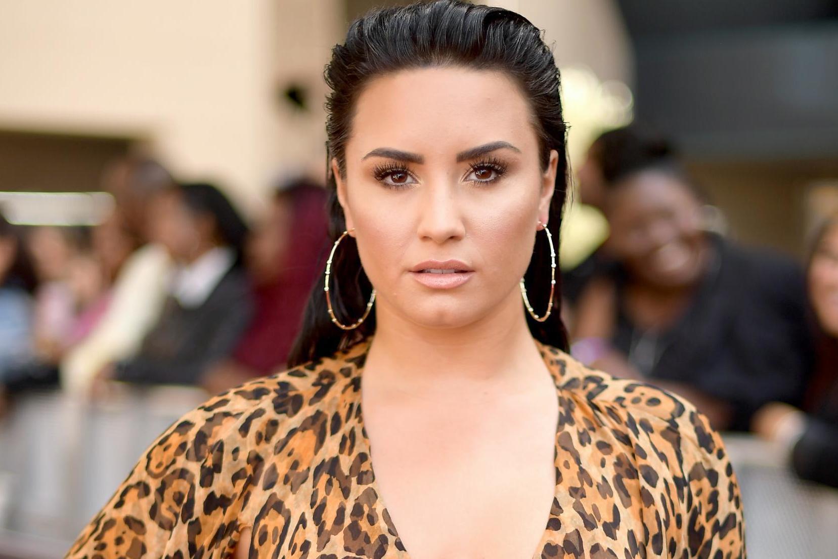 Demi Lovato responds to body-shaming headline (Getty)