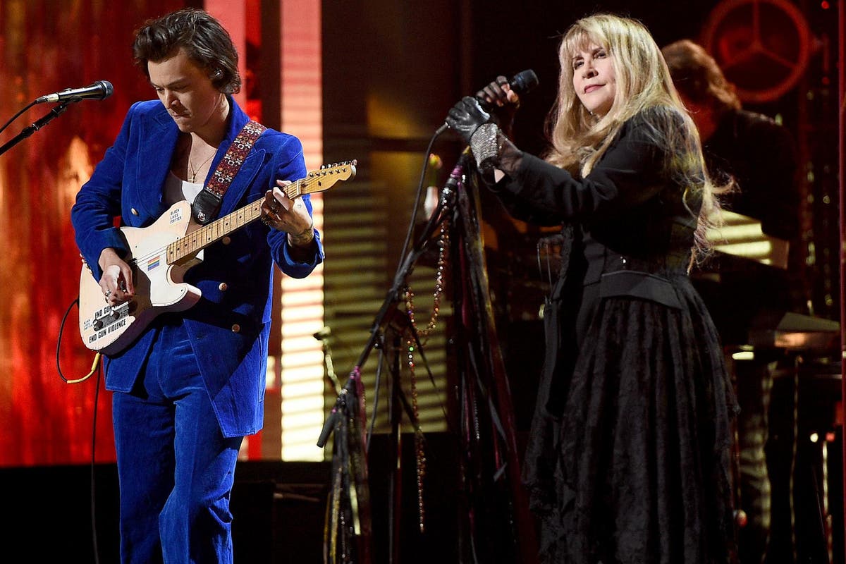 Stevie Nicks Accidentally Calls Harry Styles A Member Of Nsync During Rock And Roll Hall Of Fame Induction The Independent The Independent
