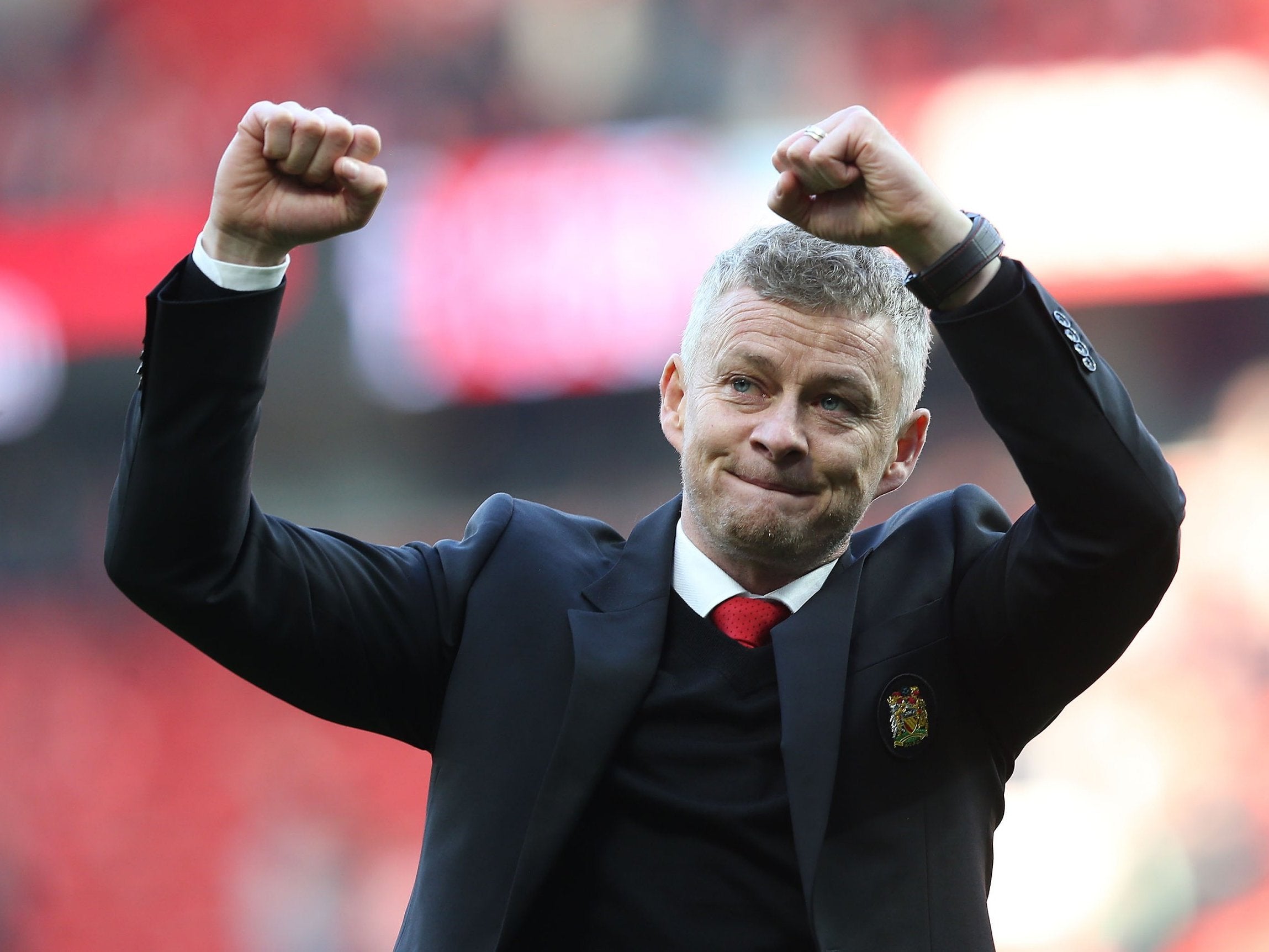 Solskjaer salutes the fans