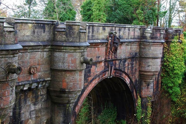 Overtoun Bridge: paranormal... or just filled with intriguing scents?