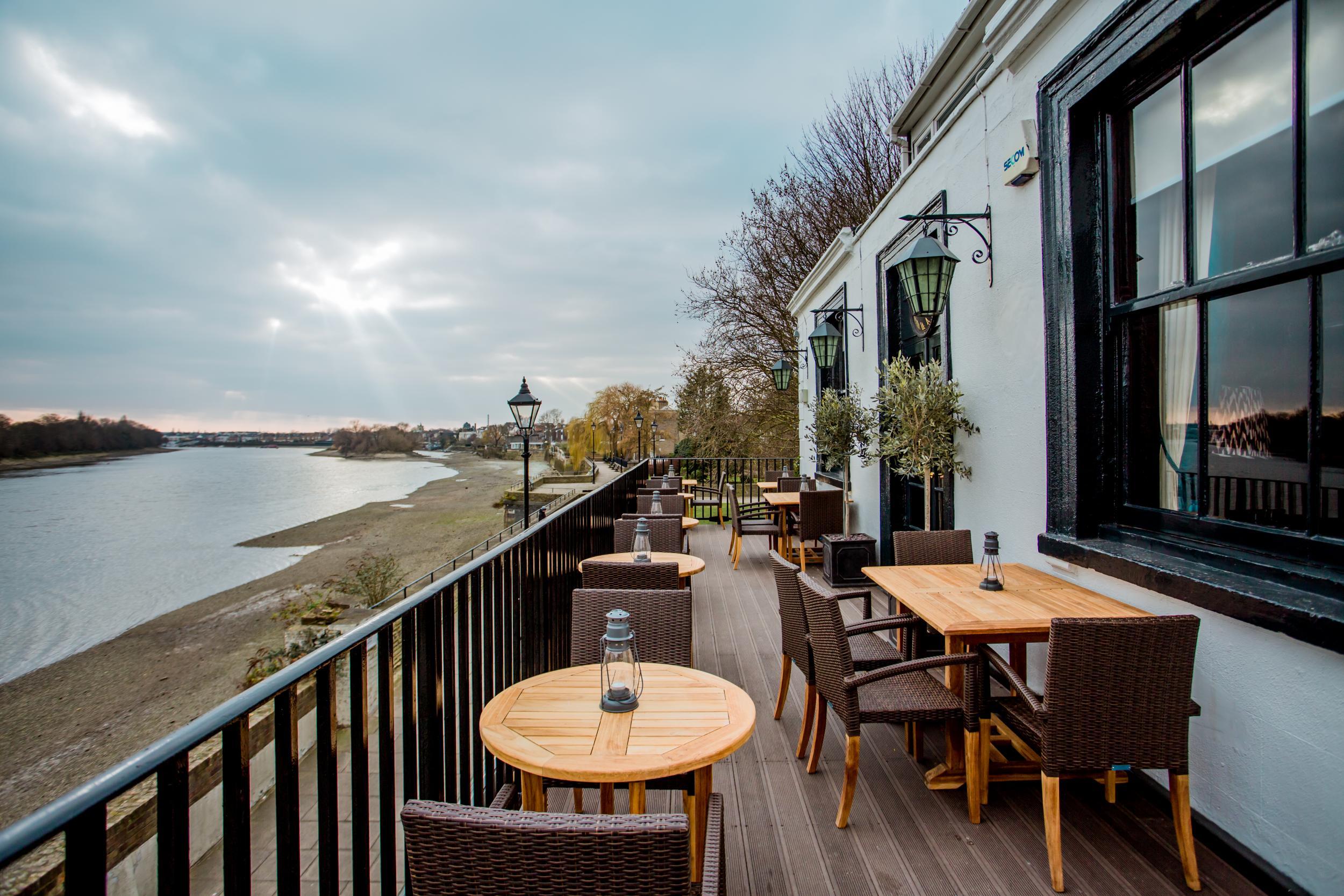 This pub offers a menu consisting of traditional British classics