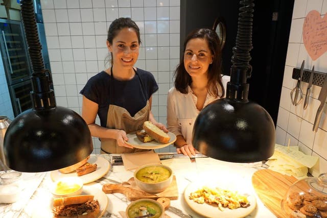 Paulina Escanes cooking with her sister
