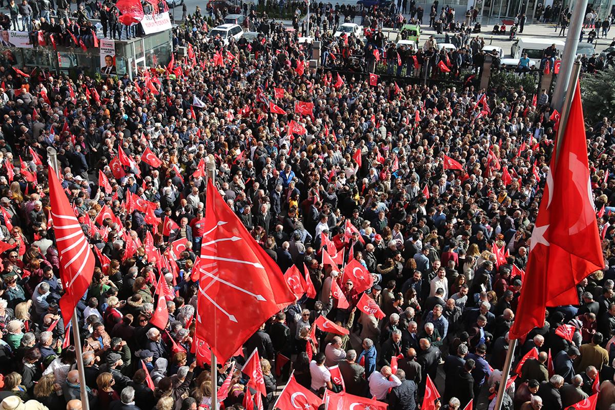 Supporters of the CHP hold Turkish flags in front of the party’s headquarters