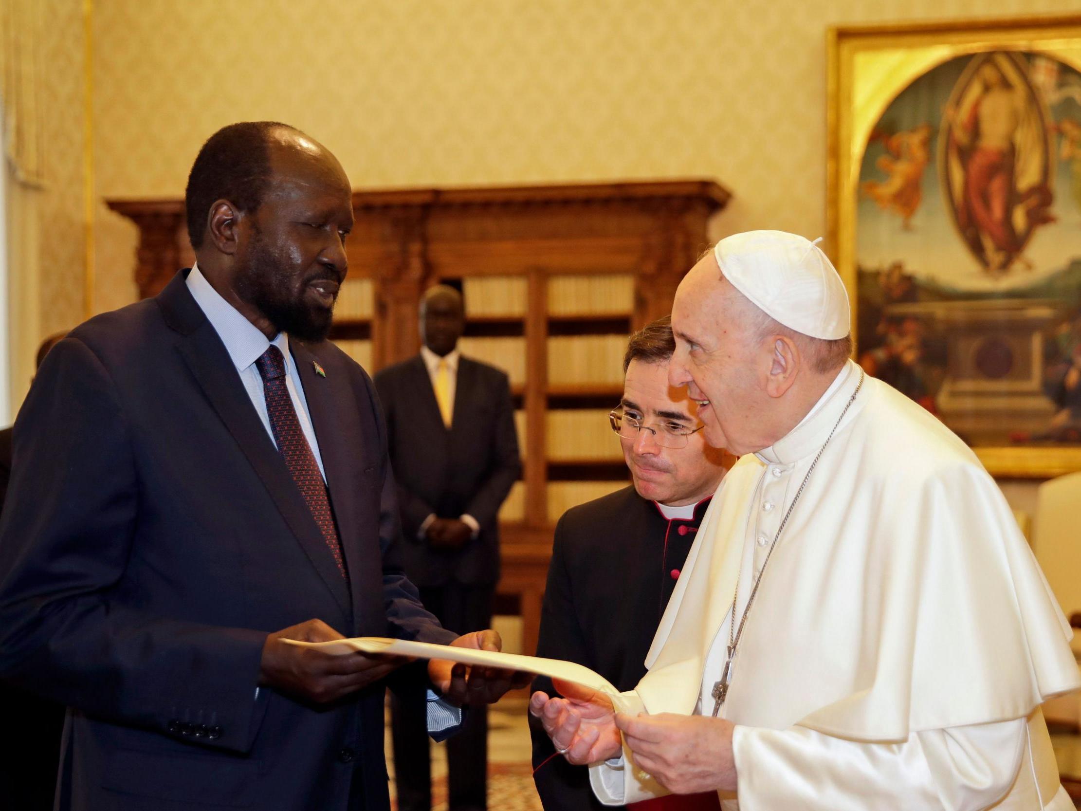 Pope Francis exchanging gifts with President Salva Kiir Mayardit during a private audience at the Vatican in March 2019