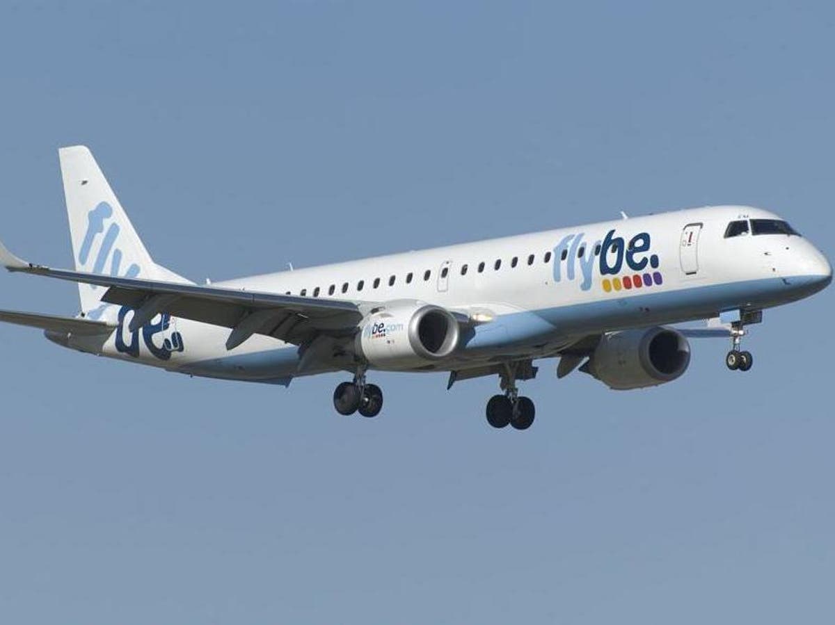 Flybe says ‘no cancellations’ after thousands left stranded by grounded flights