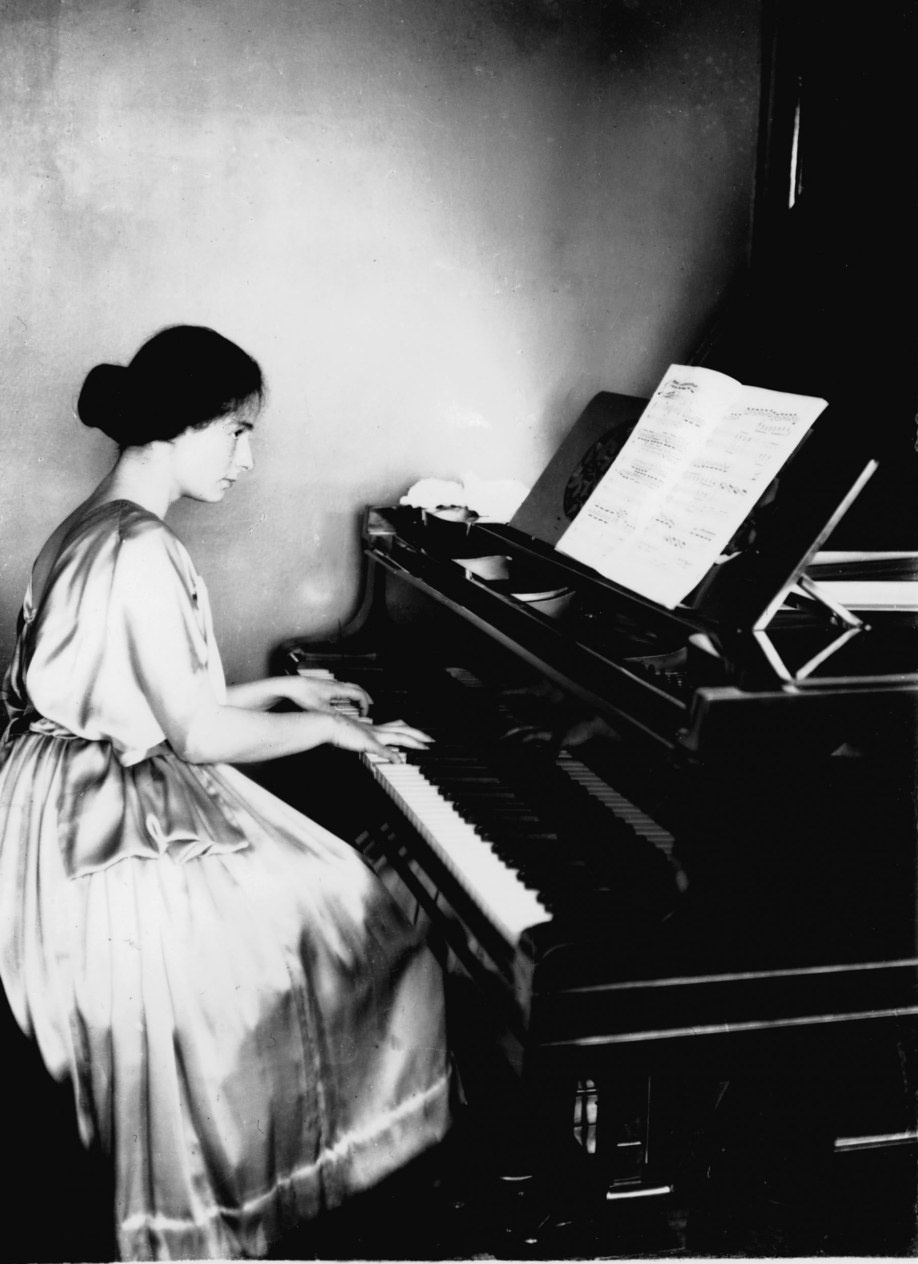 Annie Riethof around the time she met Jón Leifs (Árni Heimir Ingólfsson)