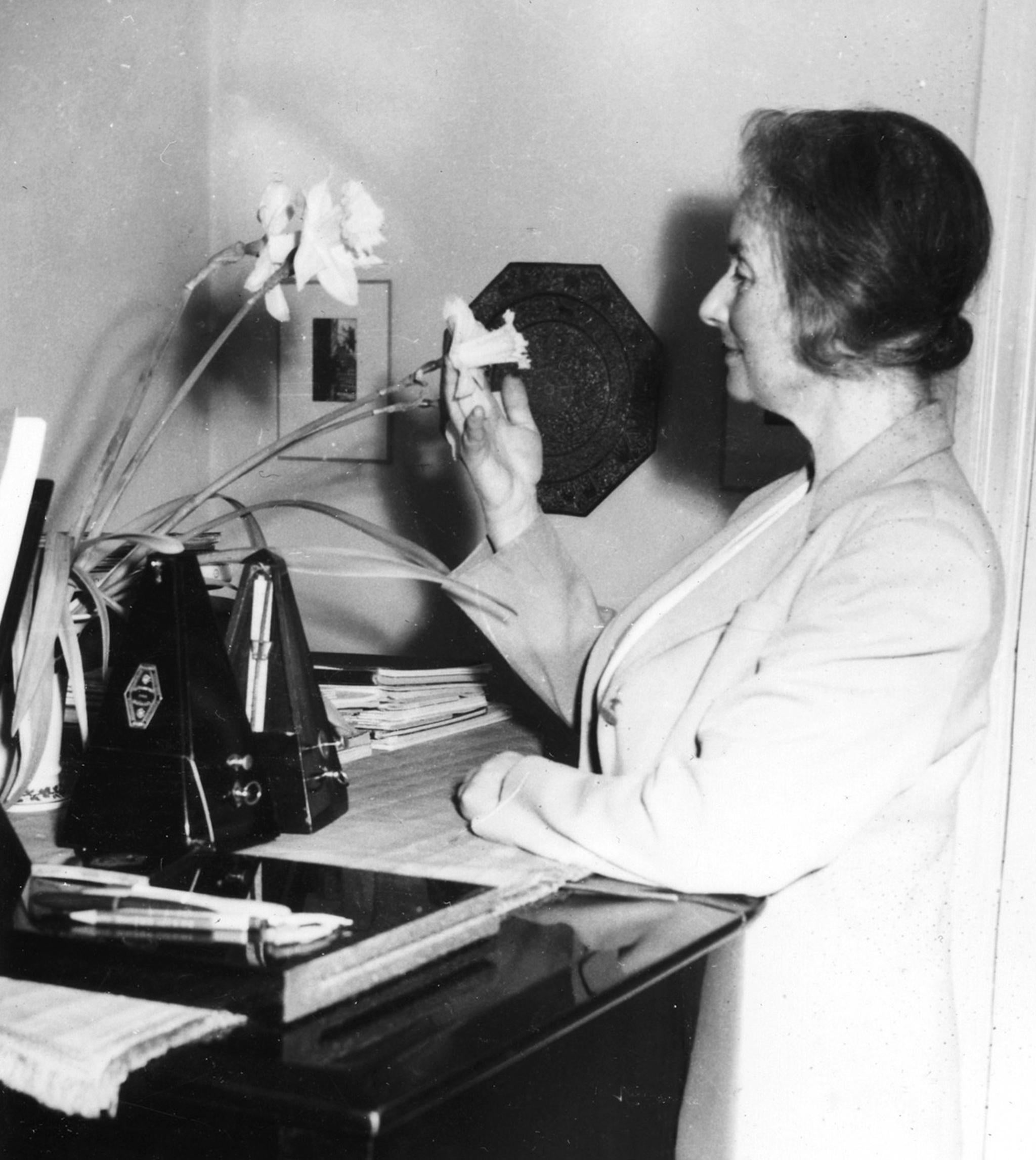 Annie in her basement flat in Reykjavik in April of 1959 (Árni Heimir Ingólfsson)