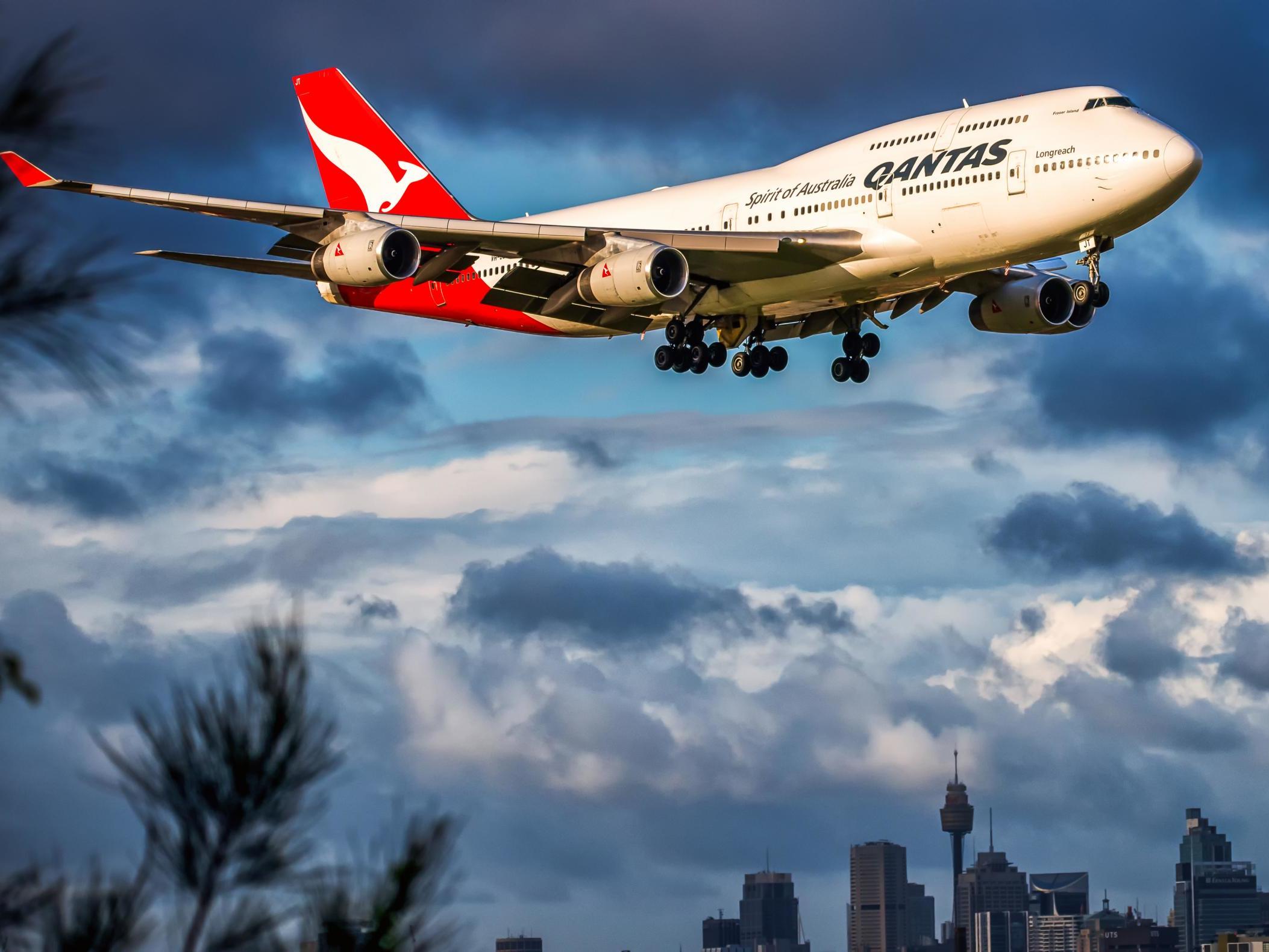 One plane engine was shut down during a Qantas flight, causing commotion among passengers