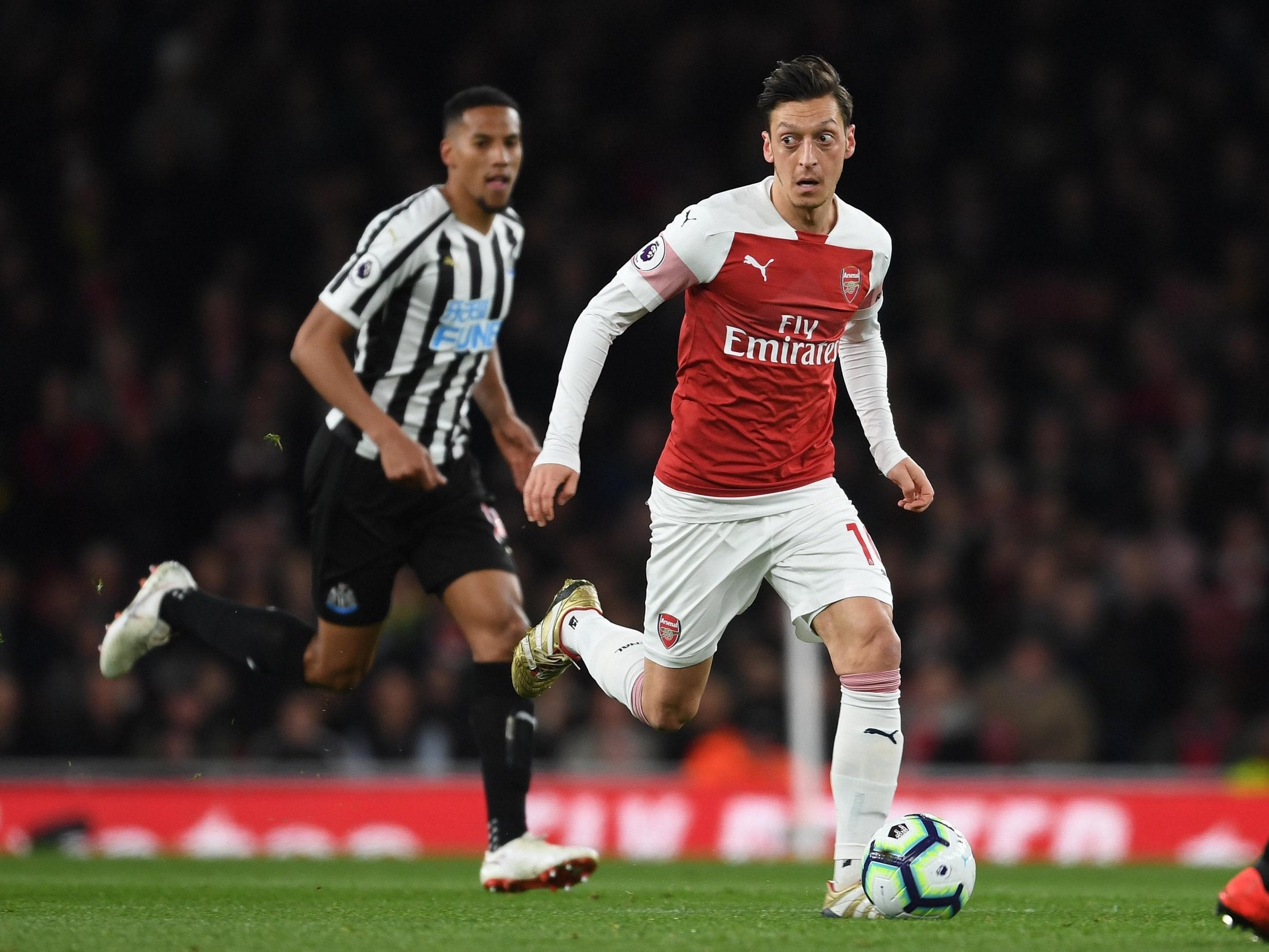 Arsenal news: Mesut Ozil is now 'a team player' and can start against Everton, says Unai Emery