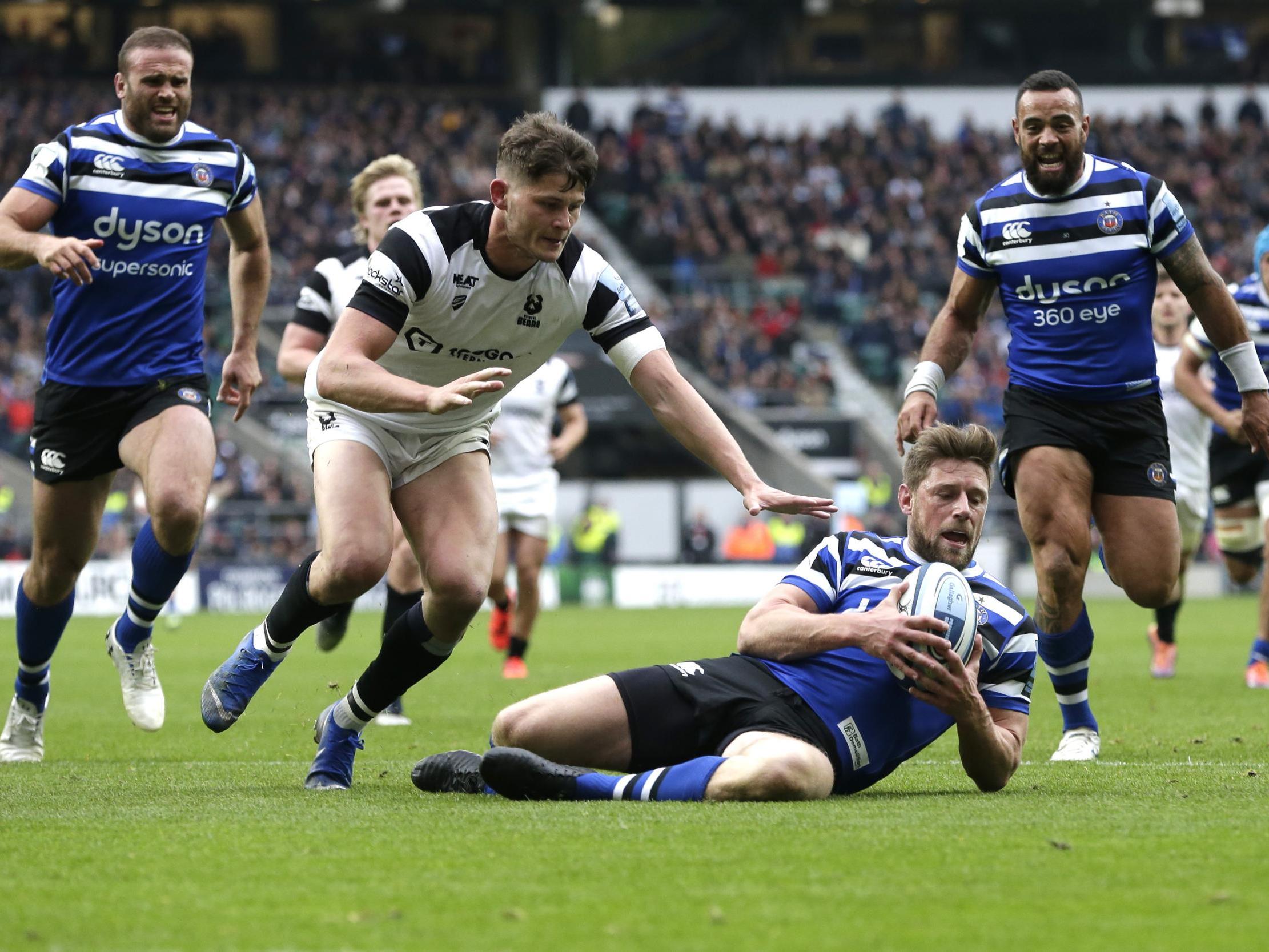 Rhys Priestland gathers to score Bath's fourth try of the match