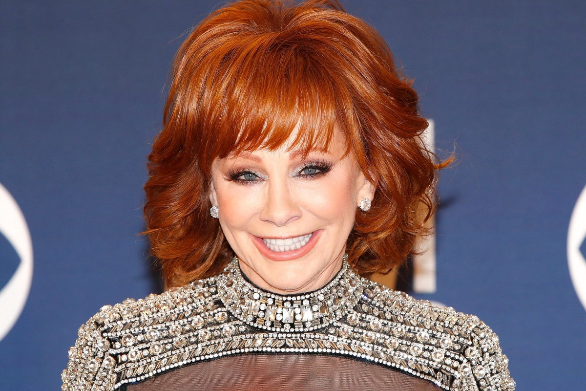Country legend Reba McEntire lashes out at GOP fundraiser listing her ...