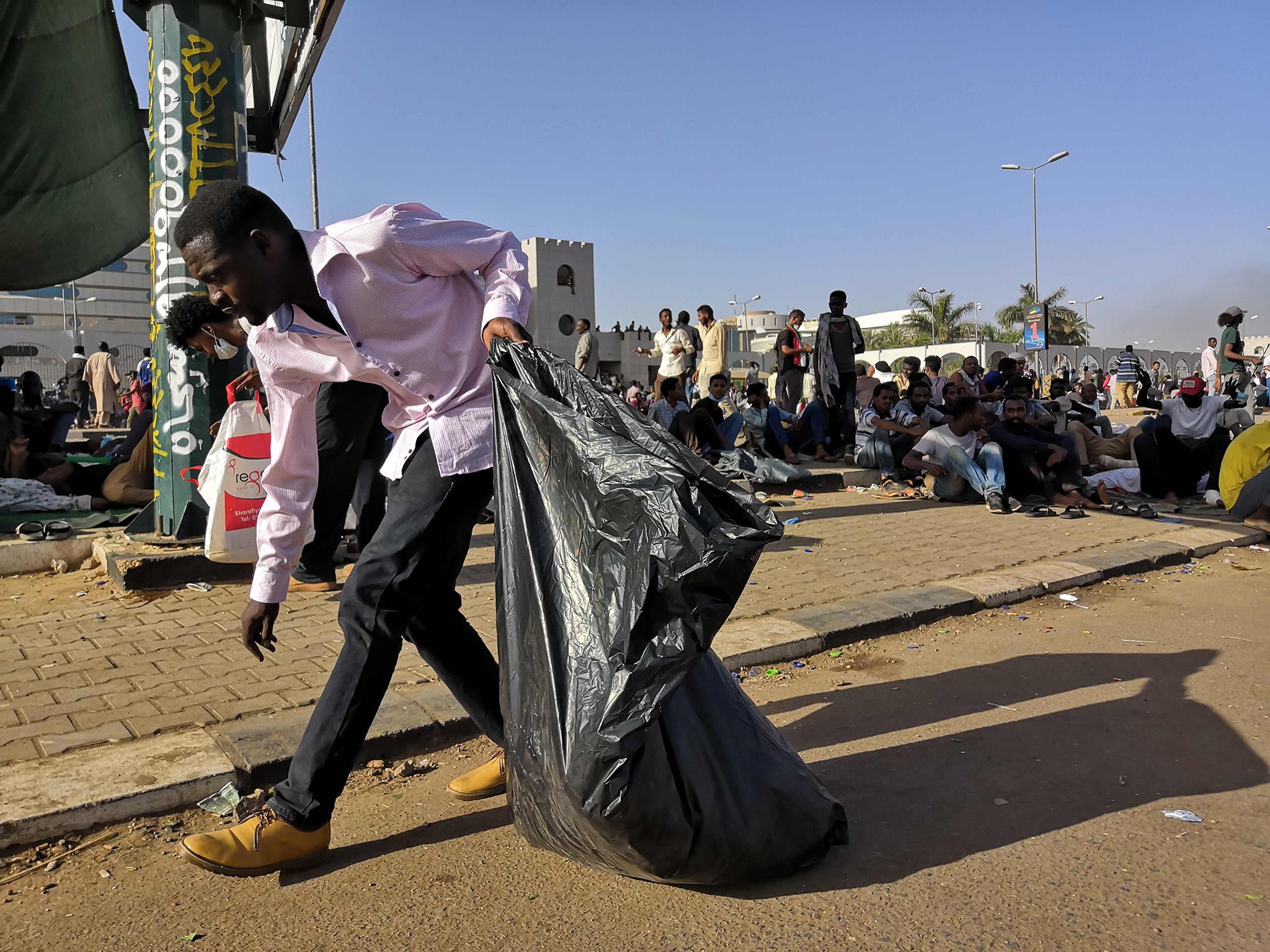 Girl Teacher Sudan Xxx - Sudan: Security forces 'hiding corpses' of protesters dumped in ...