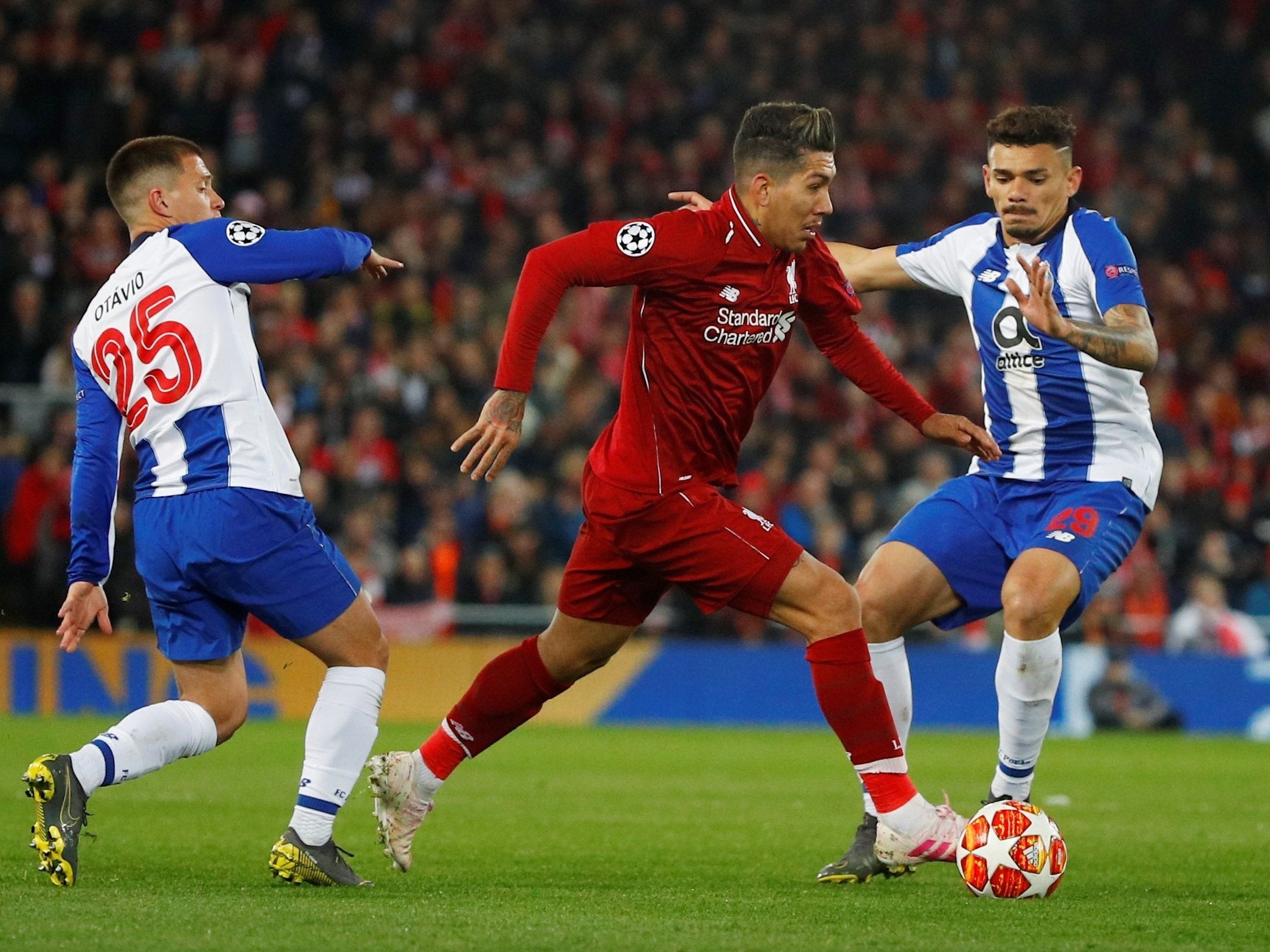 Roberto Firmino evades a challenge