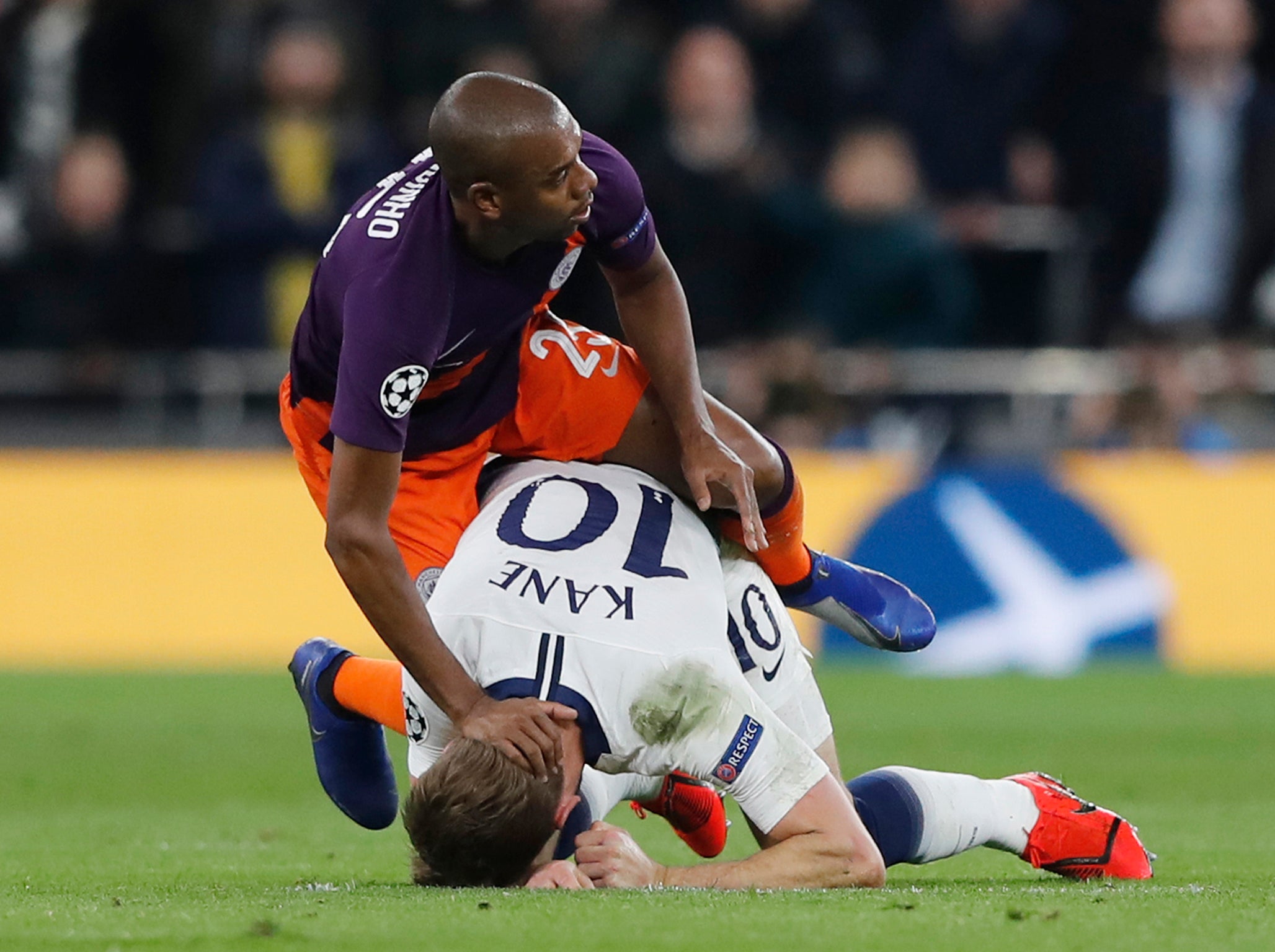 Fernandinho escaped punishment for this clear foul