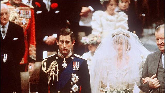 Princess Diana S Travolta Gown Sells At Auction For 264 000 The Independent The Independent