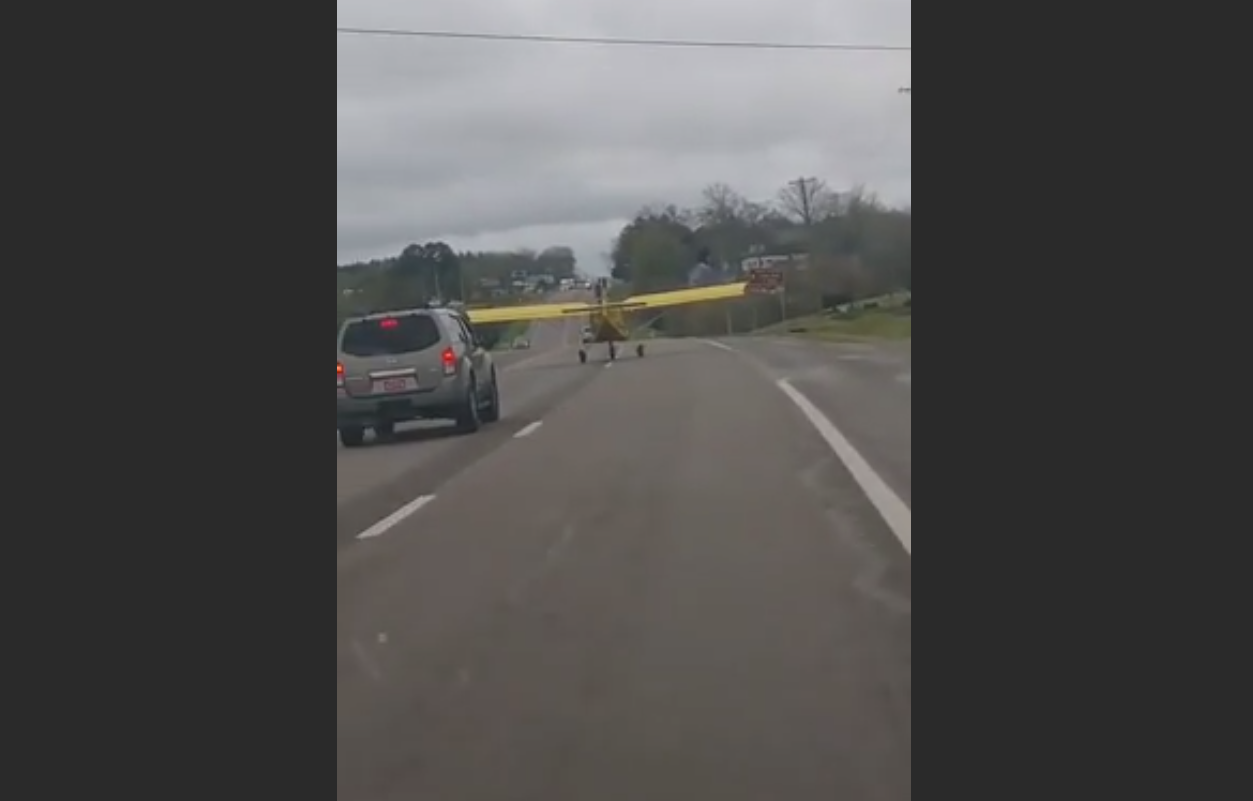 The aircraft was filmed taxiing on the road