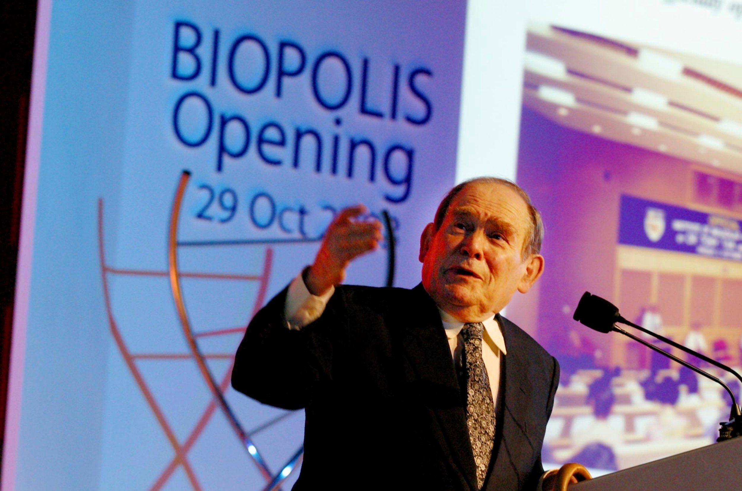 Nobel laureate Dr Sydney Brenner gives a lecture at the 2003 opening of Biopolis in Singapore