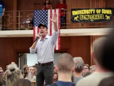 Student at Beto O'Rourke rally fails to recognise him in bathroom