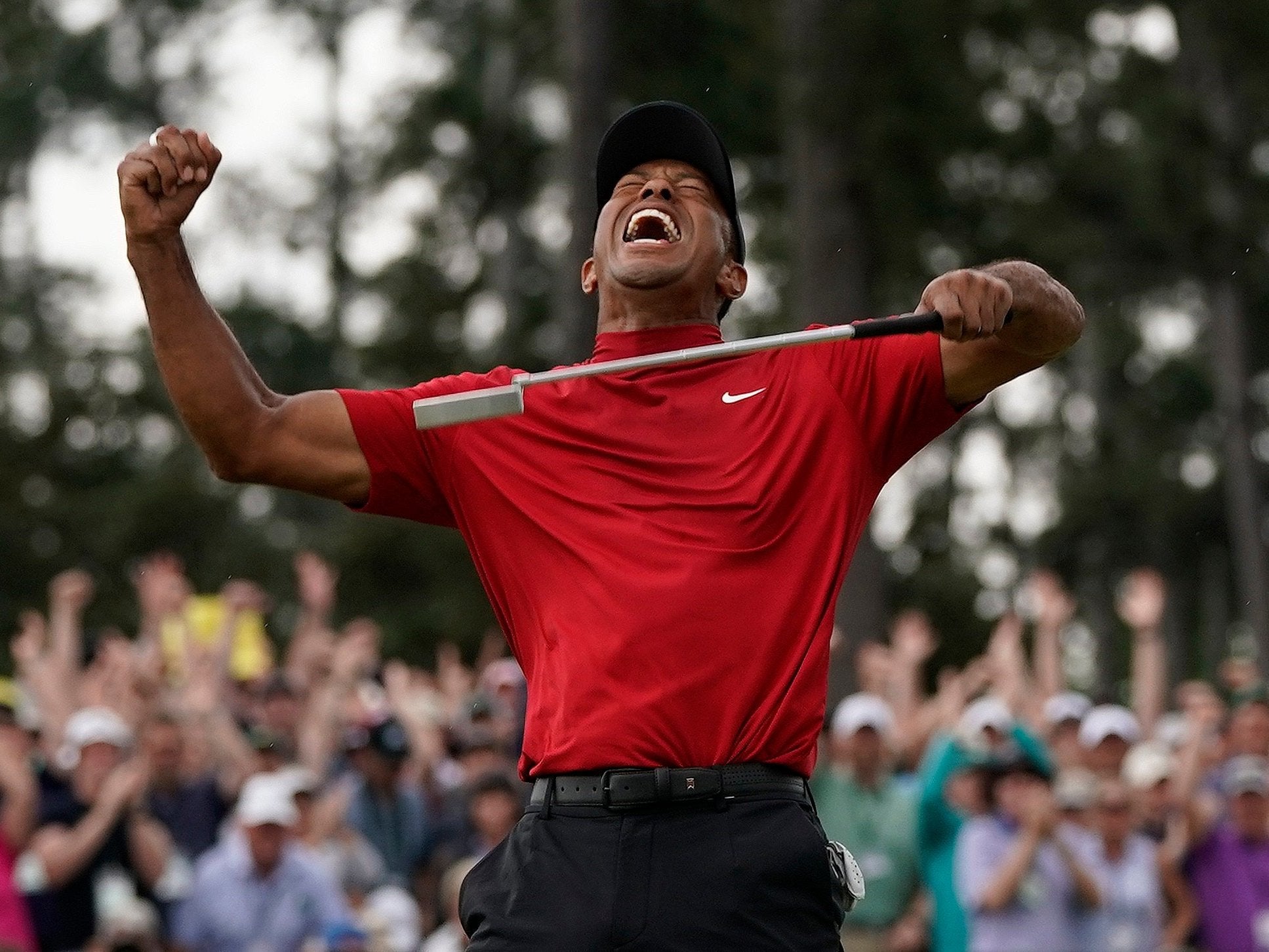 Woods celebrates on the 18th