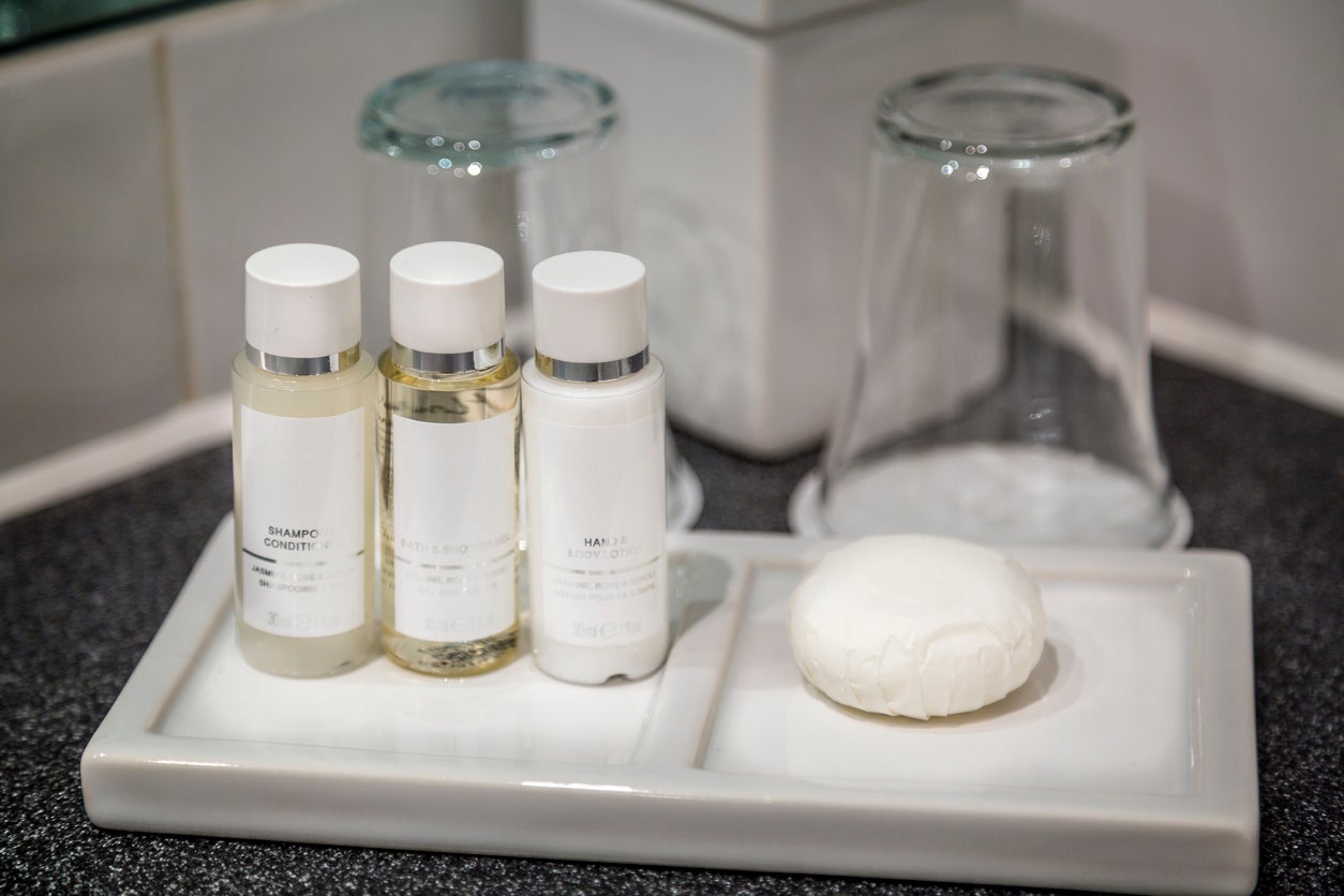 Î‘Ï€Î¿Ï„Î­Î»ÎµÏƒÎ¼Î± ÎµÎ¹ÎºÏŒÎ½Î±Ï‚ Î³Î¹Î± California to consider a state-wide ban on hotel toiletries