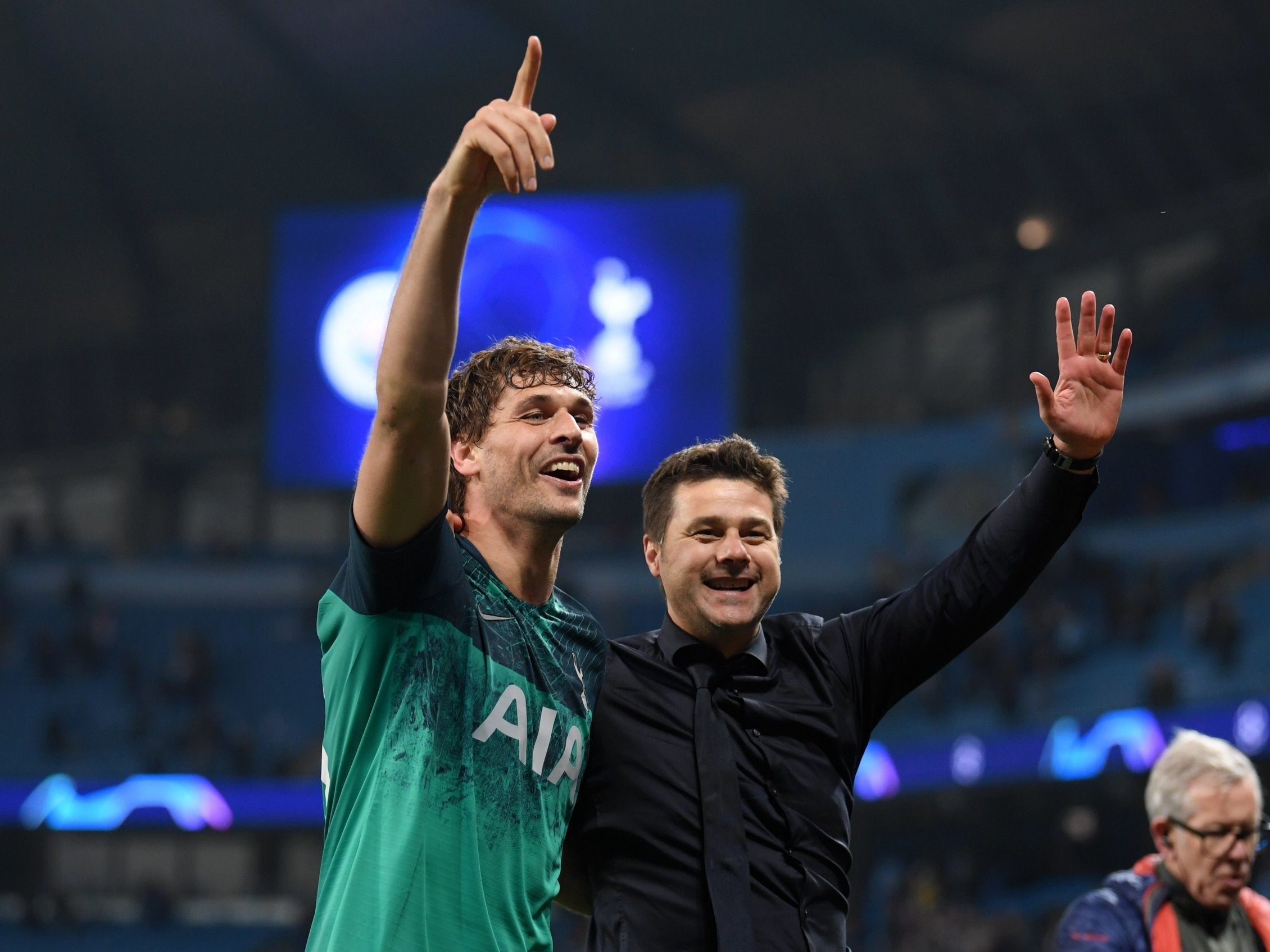 Mauricio Pochettino and Fernando Llorente celebrate their victory