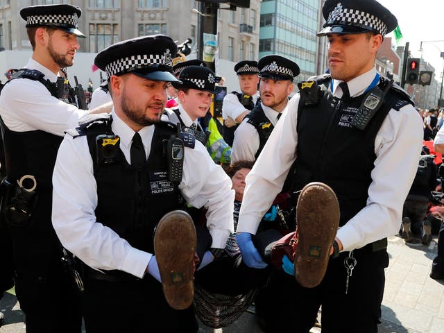 Police arrests climate protestors at Oxford Circus