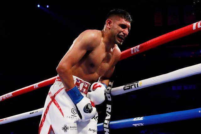 Amir Khan pulled out of his WBO welterweight title fight against Terence Crawford in the sixth round