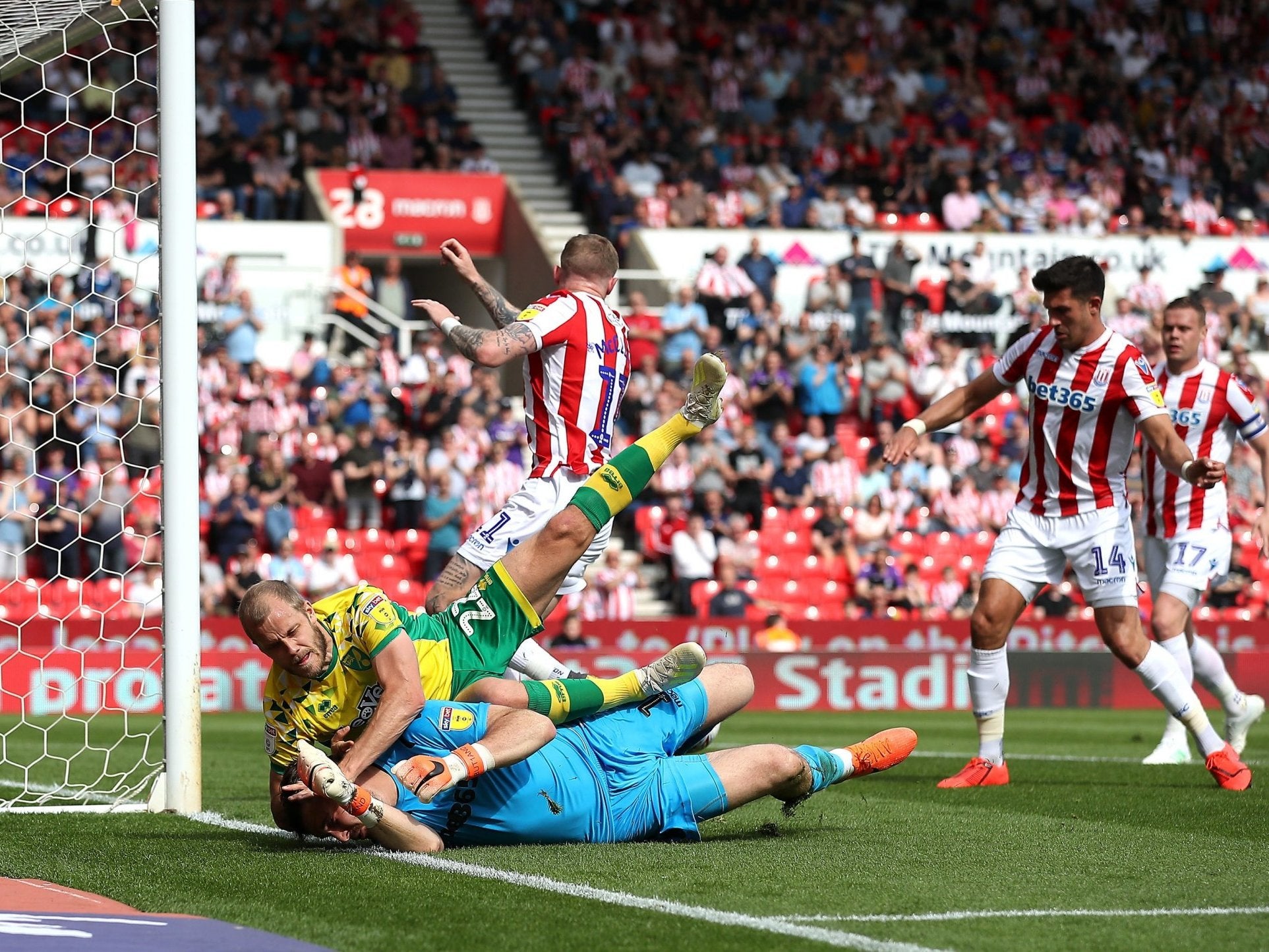 Jack Butland saves a shot from Norwich’s Teemu Pukki